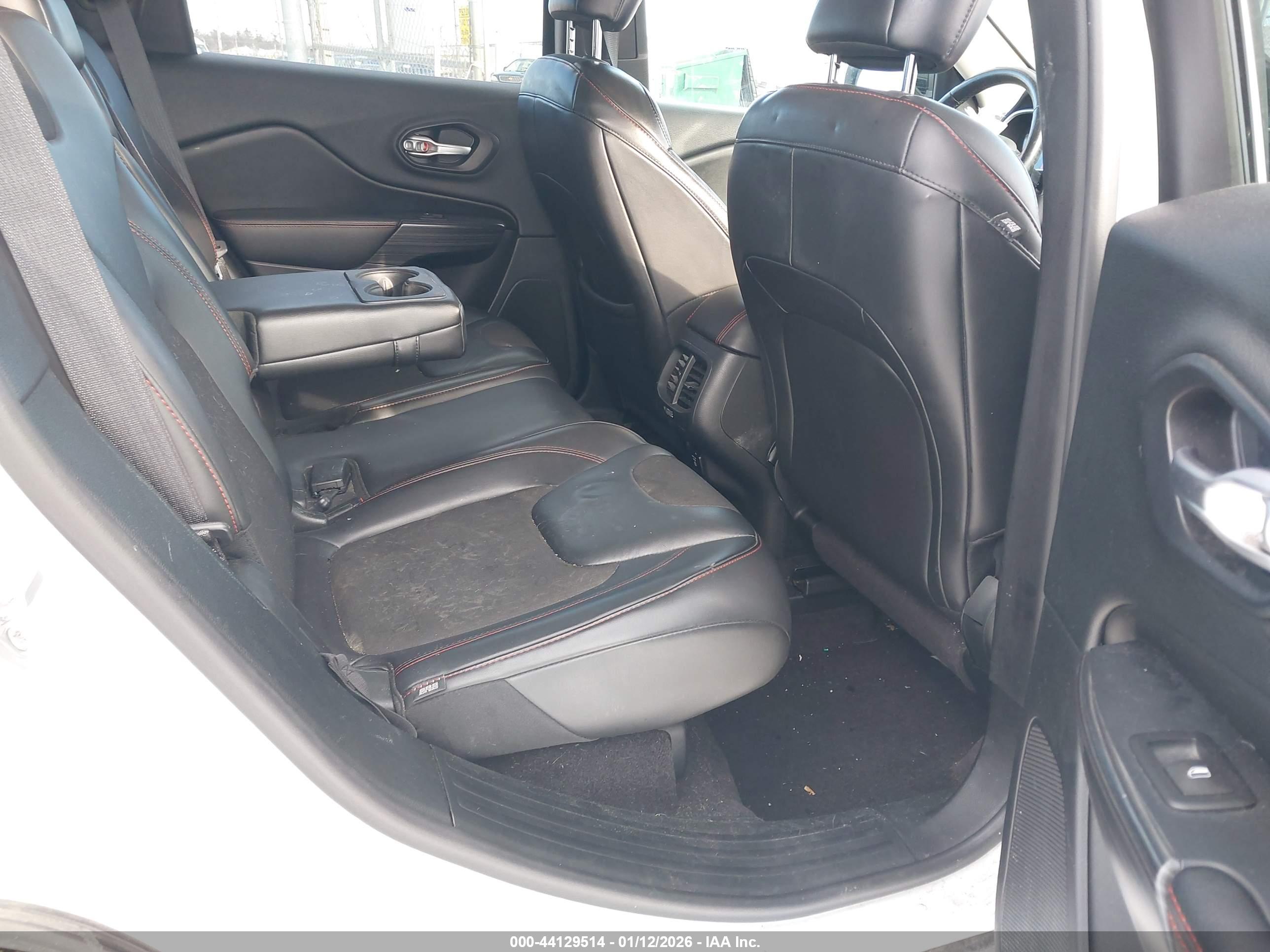 JEEP CHEROKEE image 8
