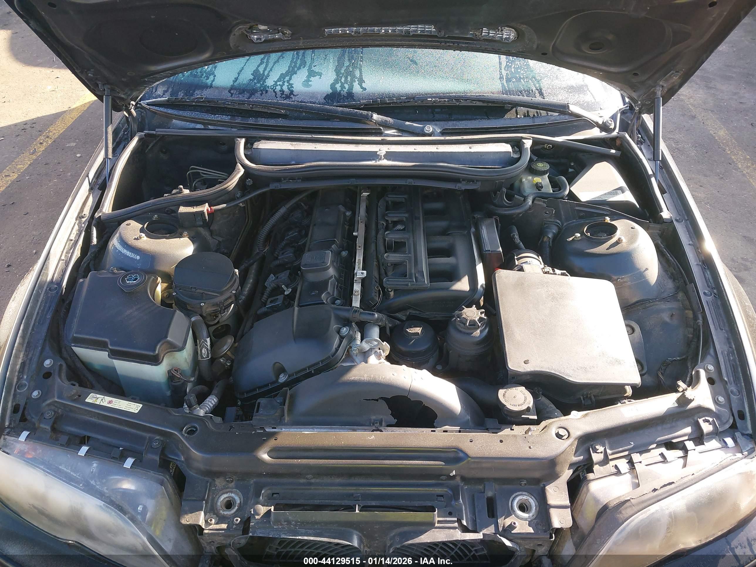 BMW 325XI image 10