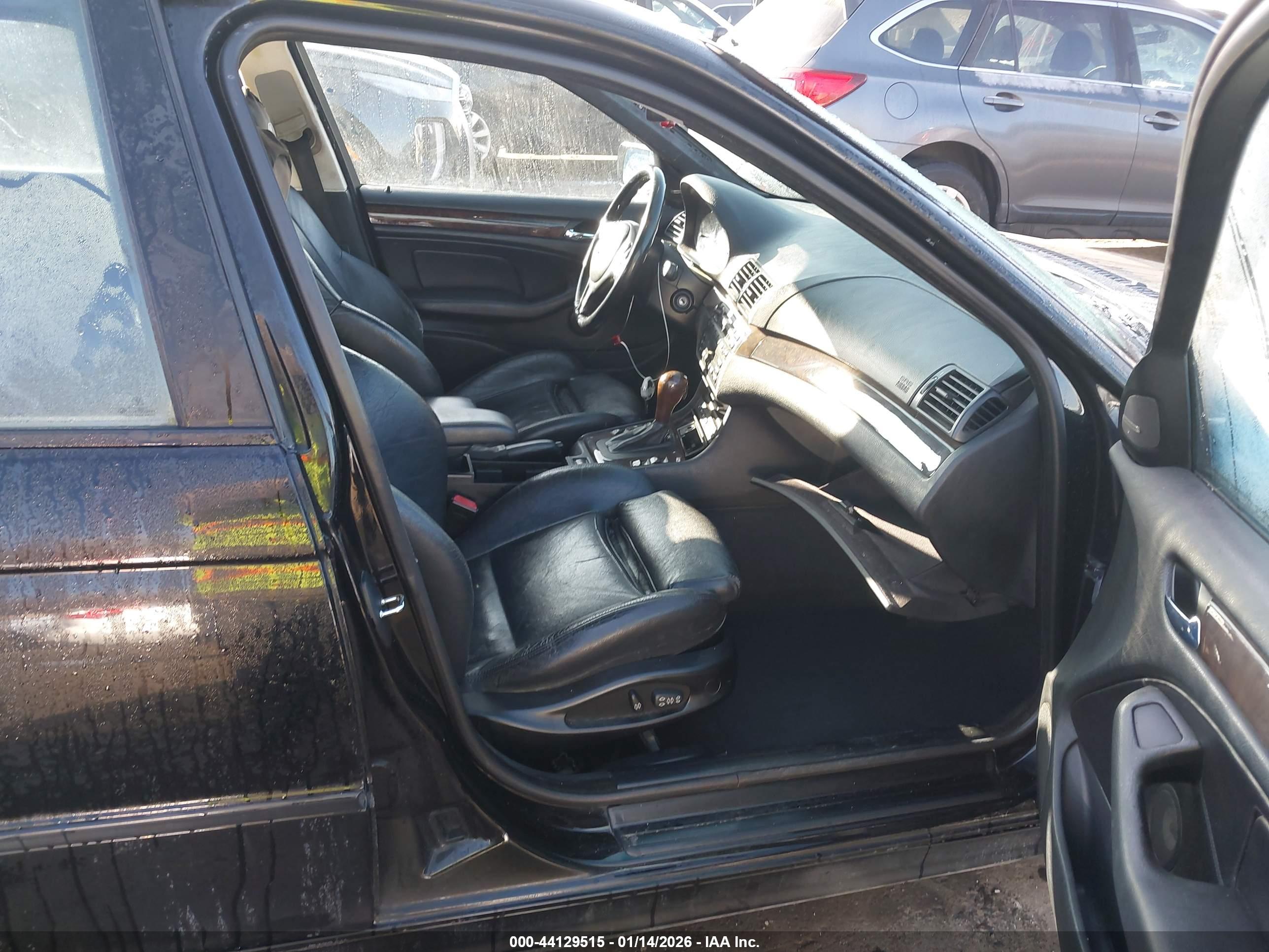 BMW 325XI image 5