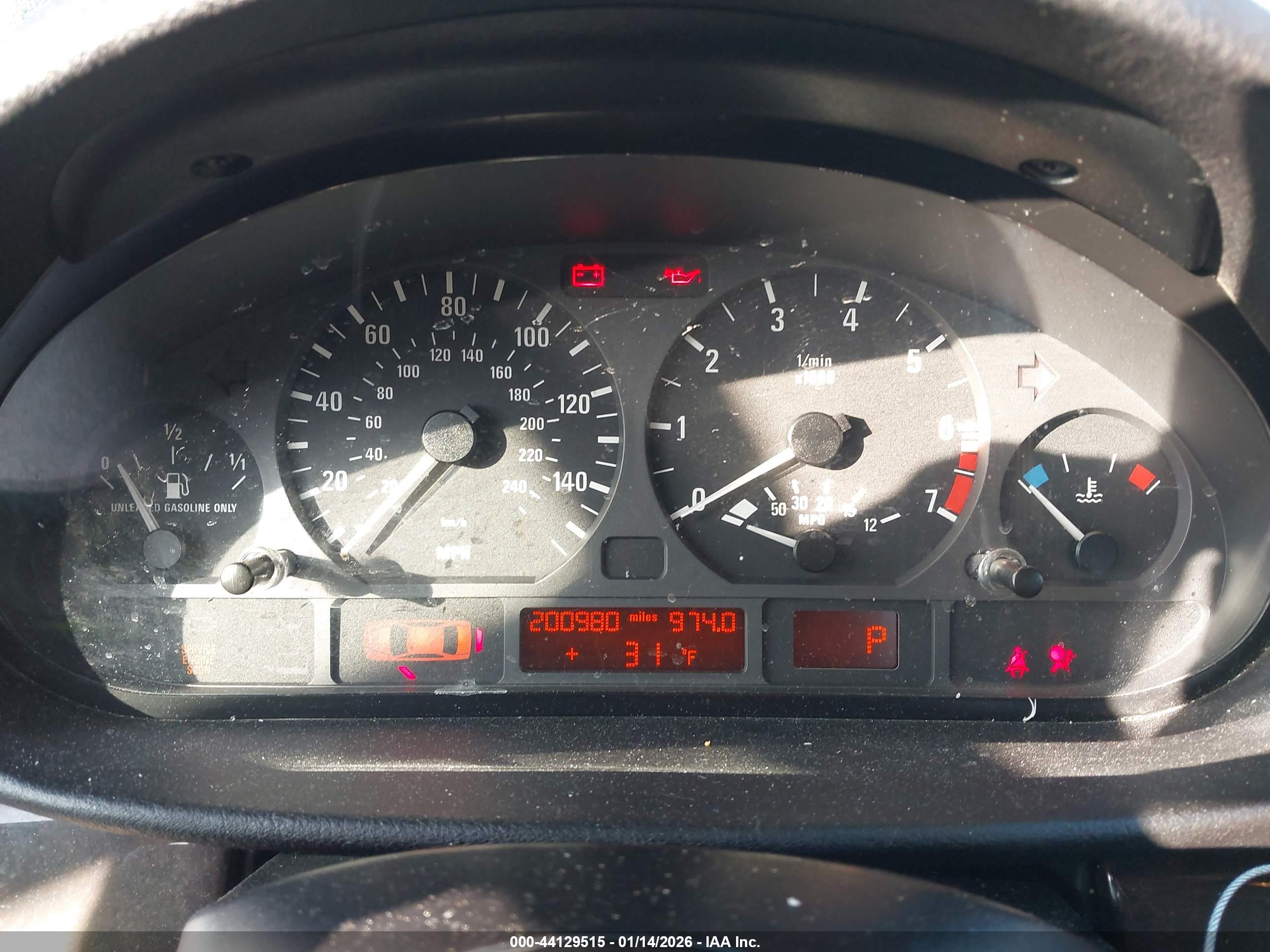 BMW 325XI image 7
