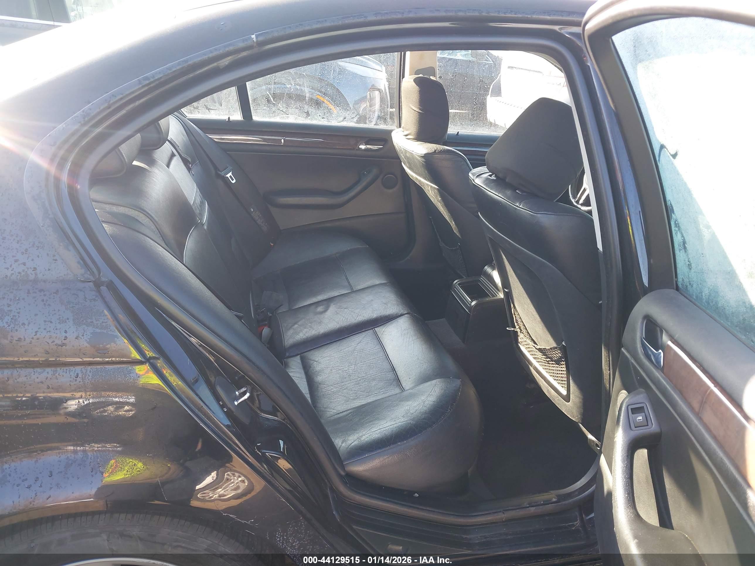 BMW 325XI image 8