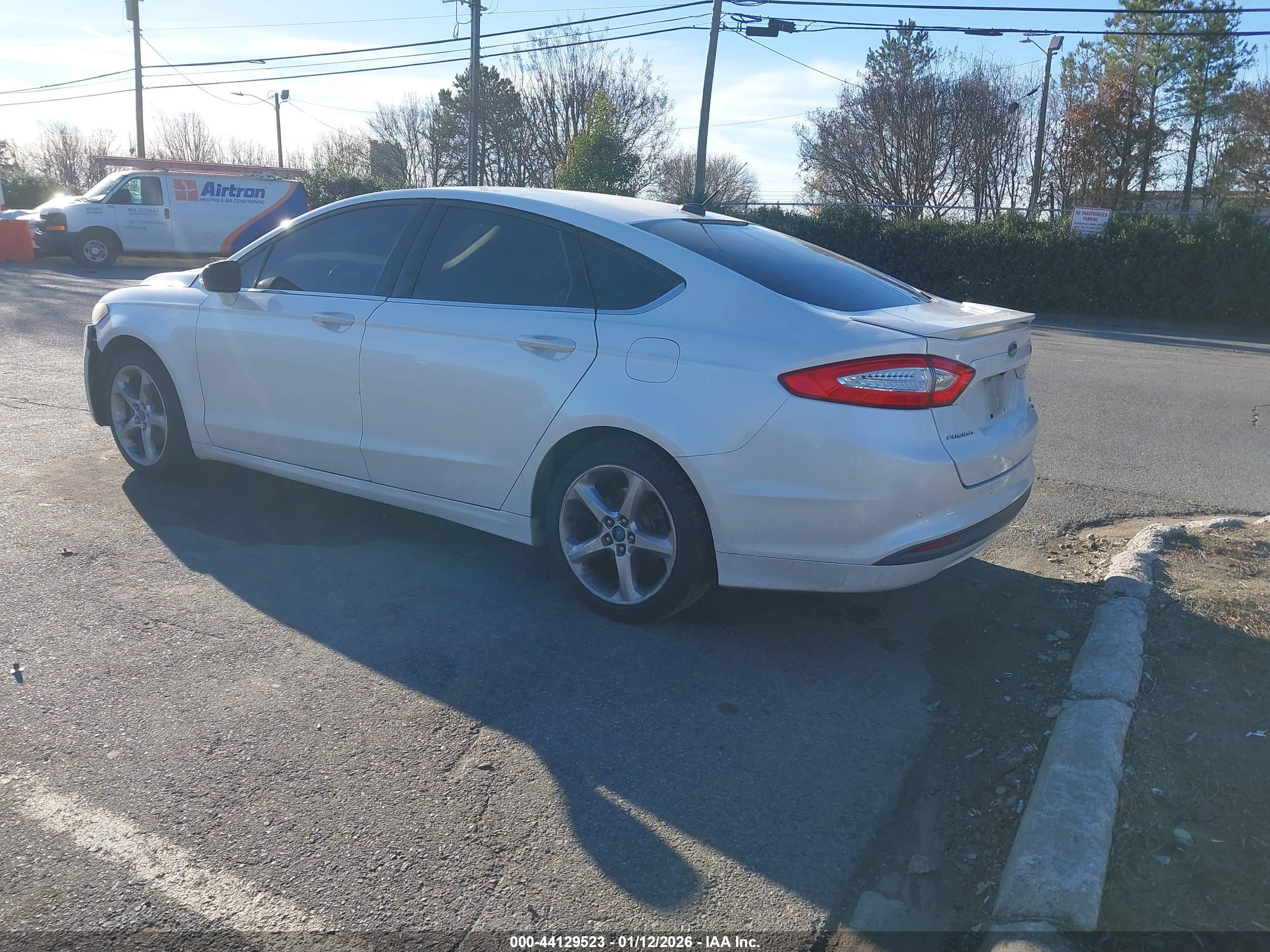 FORD FUSION image 3