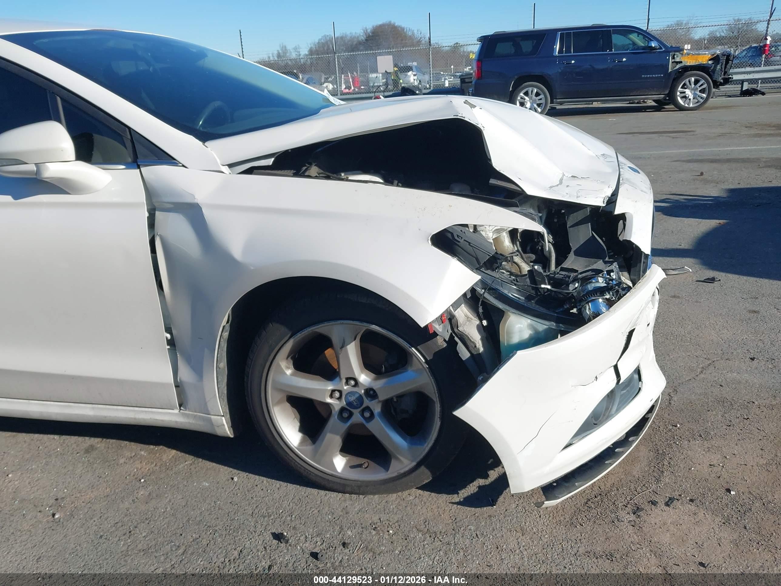 FORD FUSION image 6