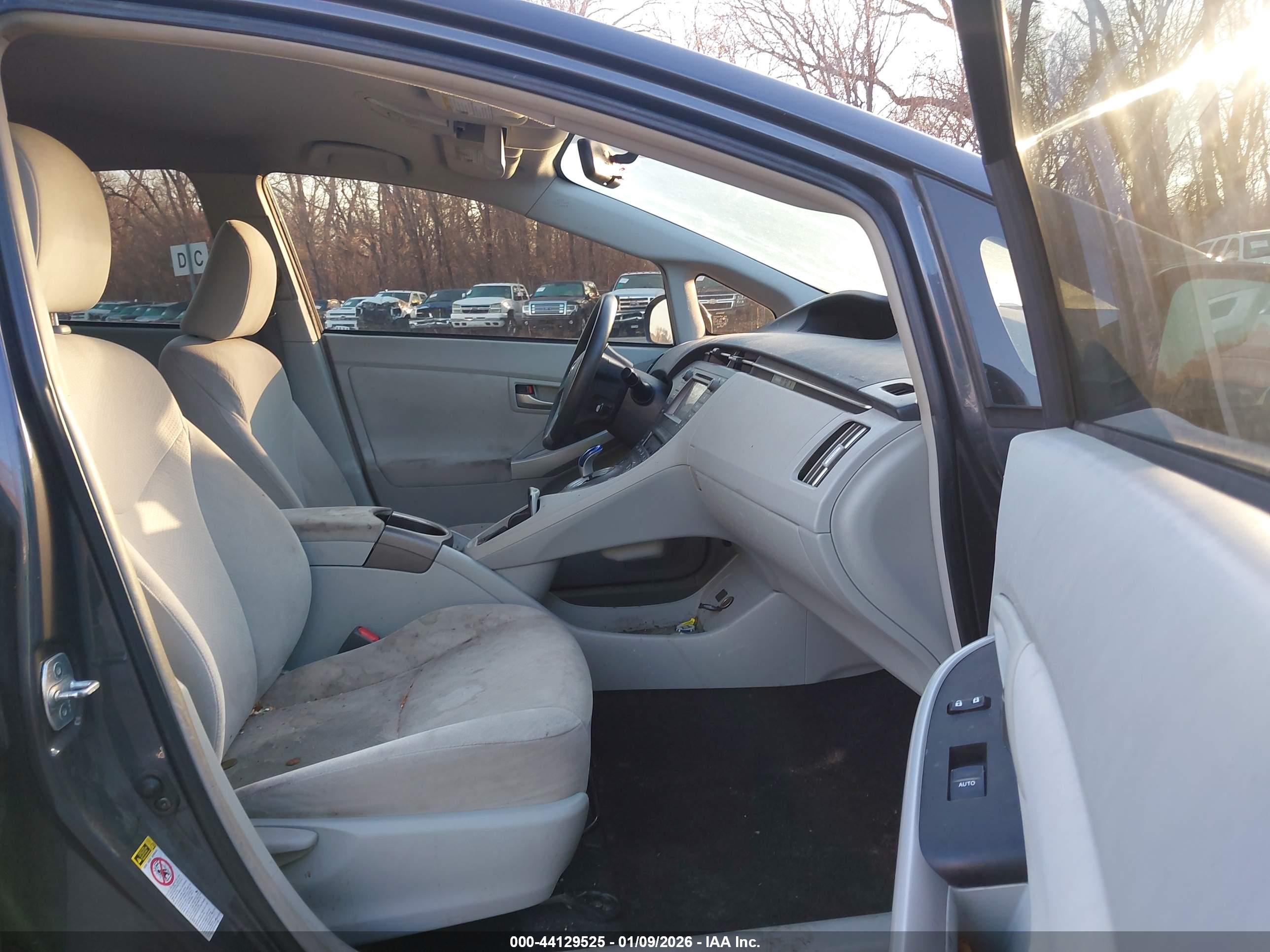 TOYOTA PRIUS image 5