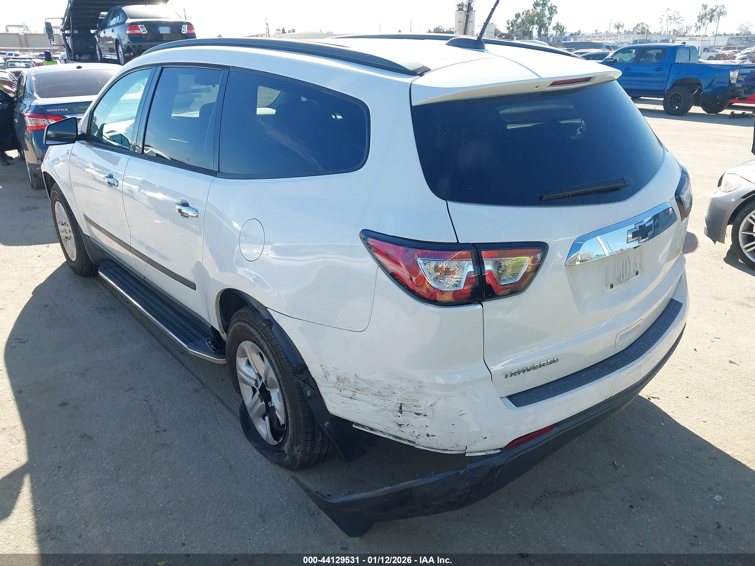 CHEVROLET TRAVERSE image 3