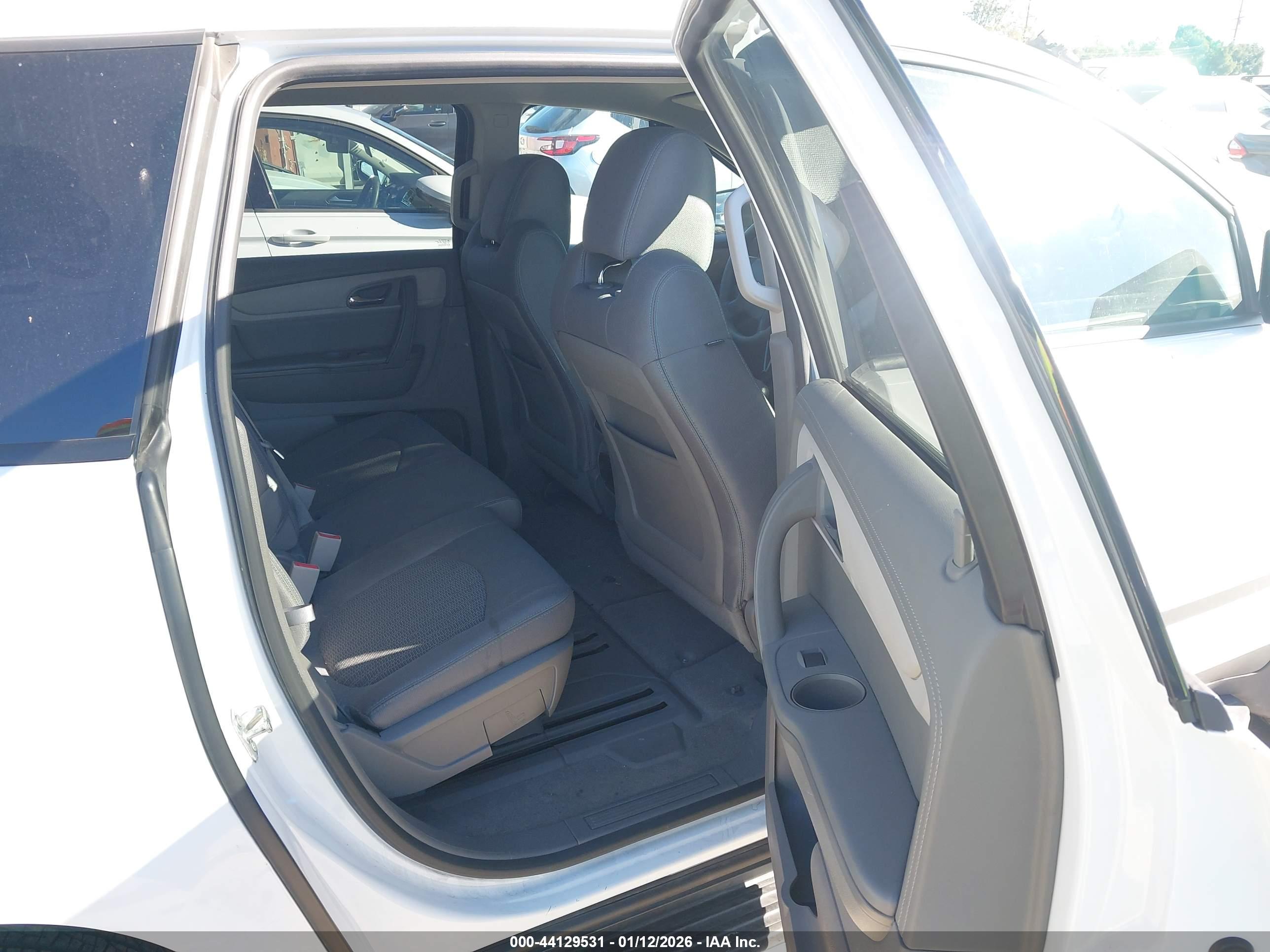 CHEVROLET TRAVERSE image 5