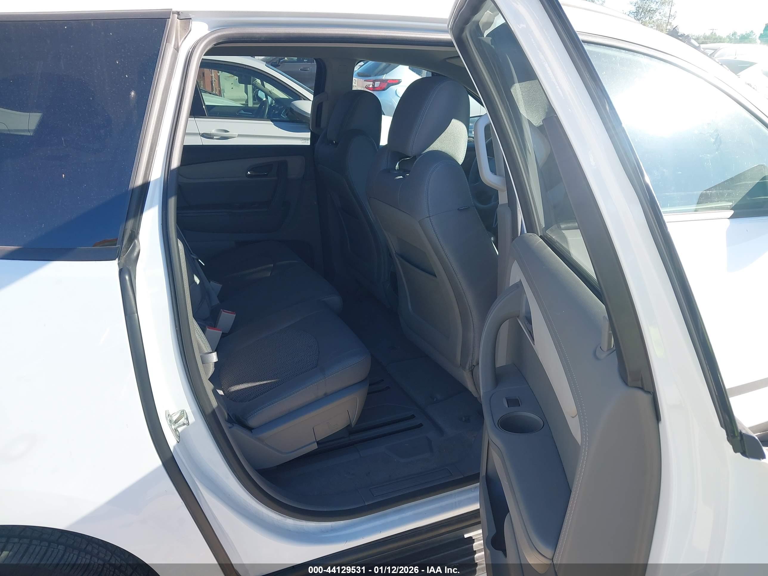 CHEVROLET TRAVERSE image 8