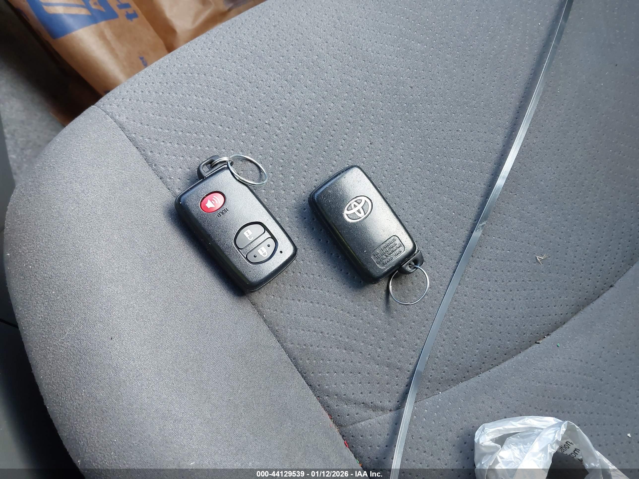 TOYOTA PRIUS image 11