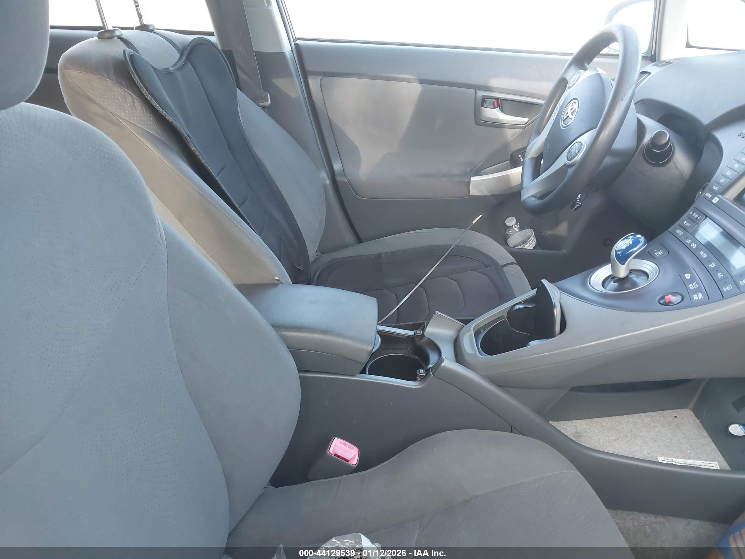 TOYOTA PRIUS image 5
