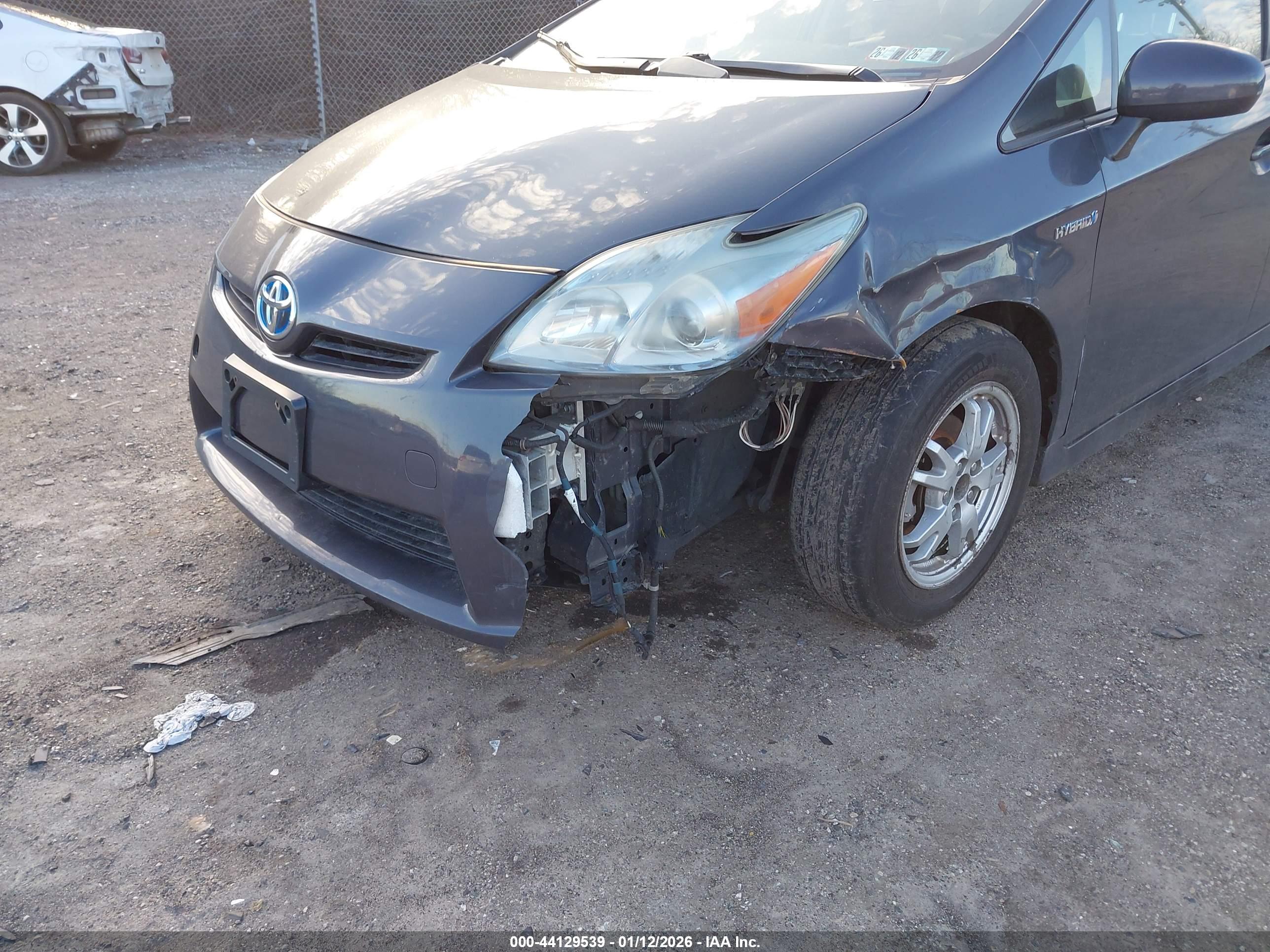 TOYOTA PRIUS image 6