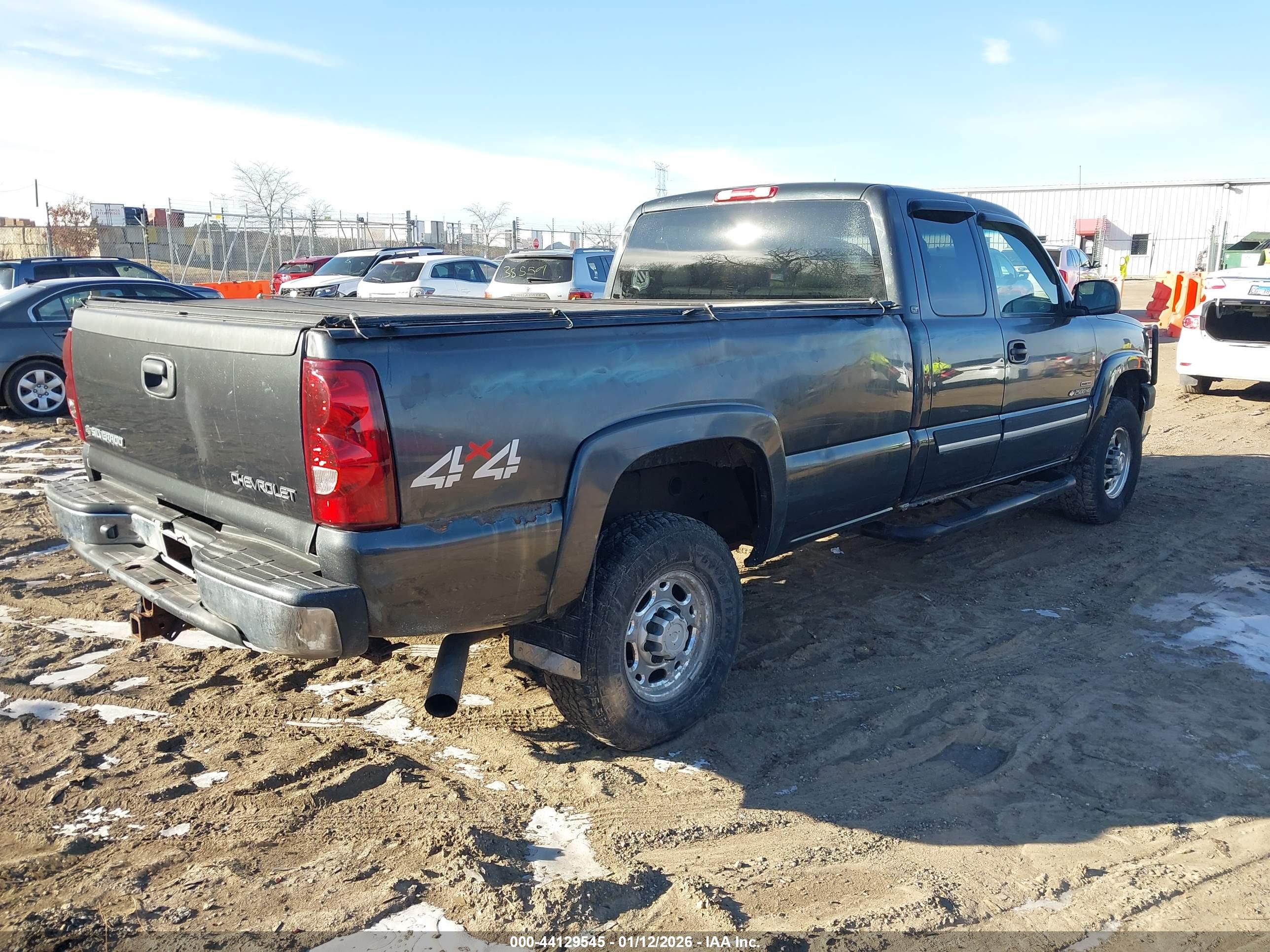 CHEVROLET SILVERADO image 4