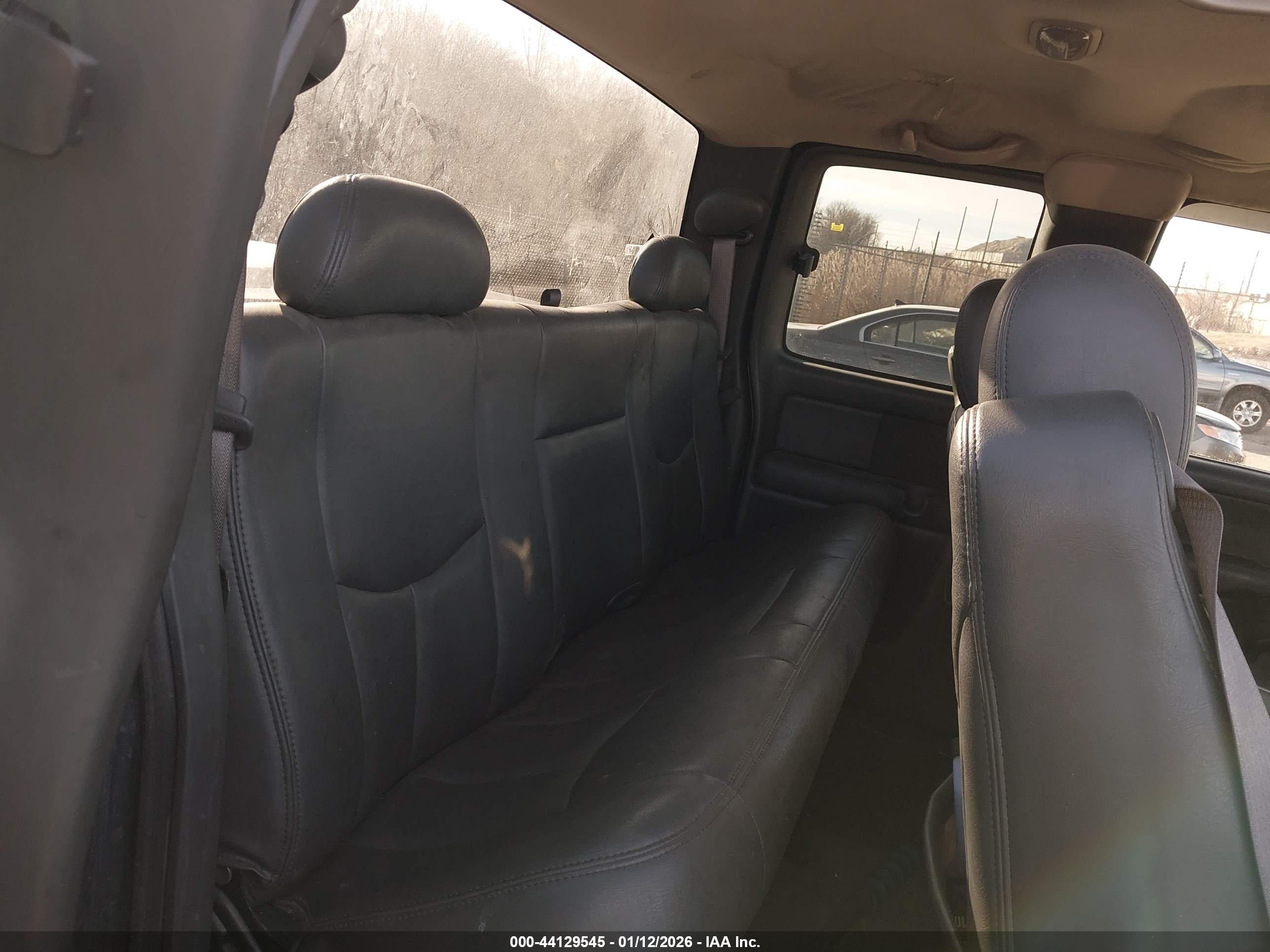 CHEVROLET SILVERADO image 8