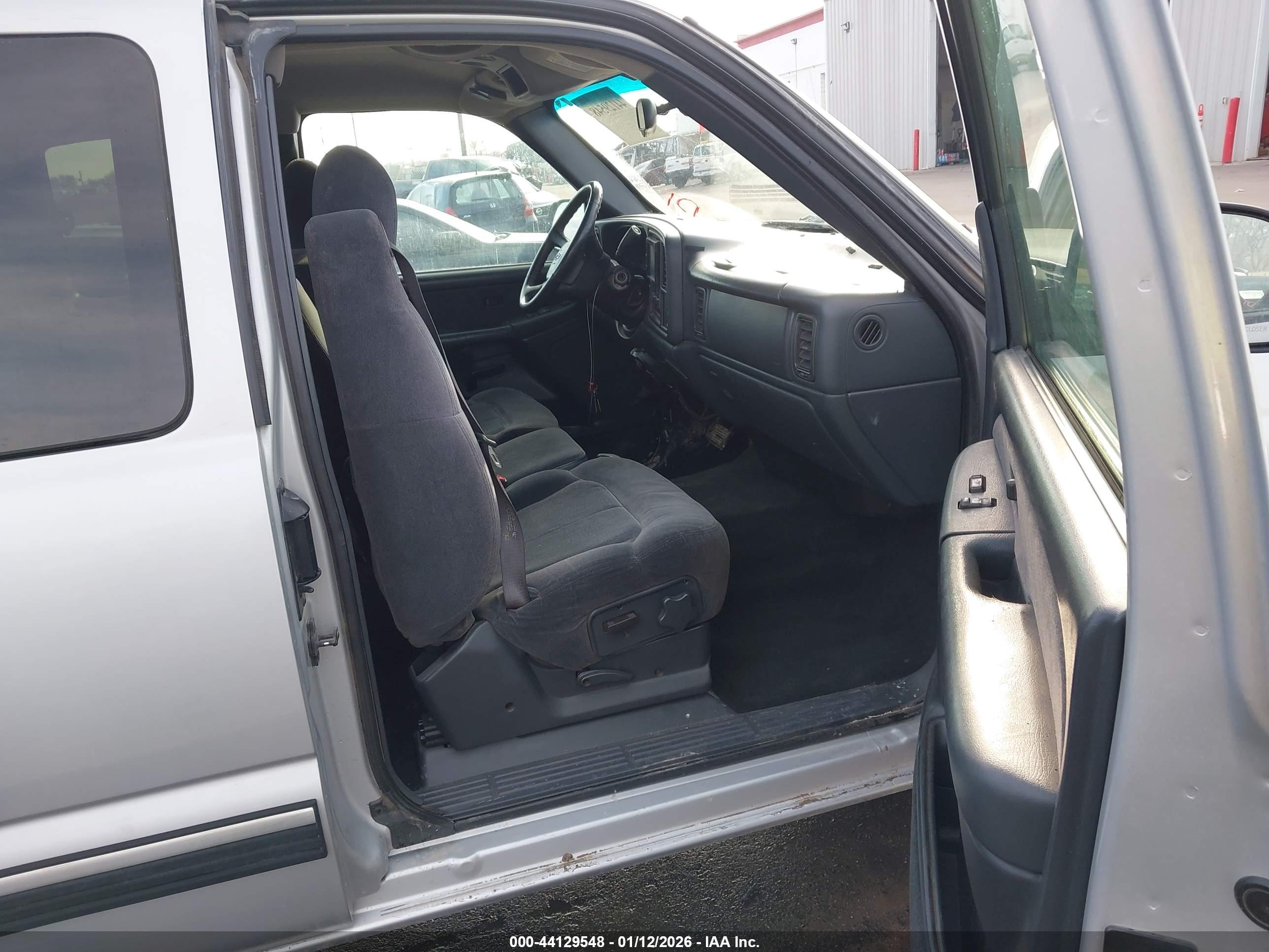 CHEVROLET SILVERADO image 5
