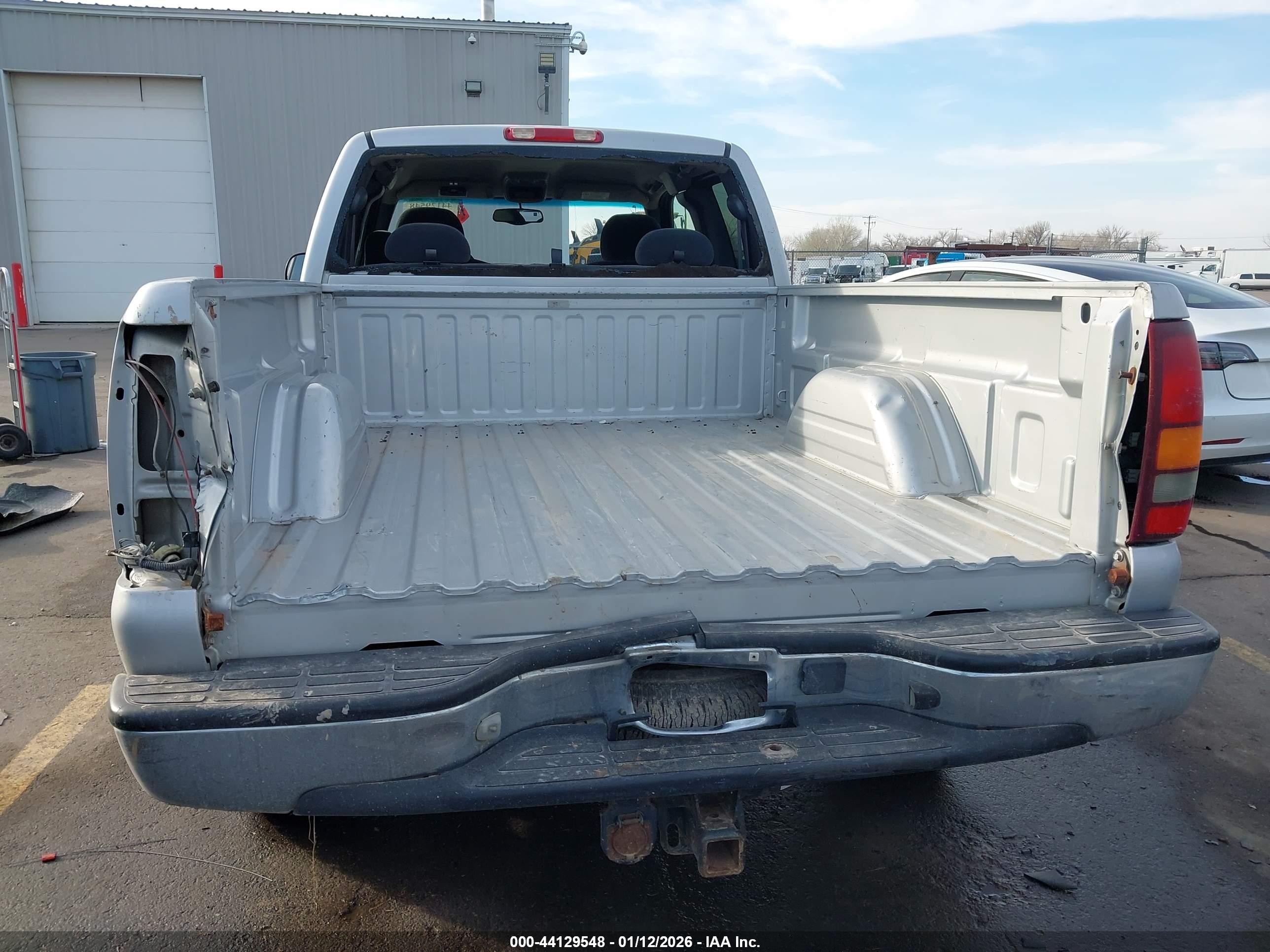 CHEVROLET SILVERADO image 6