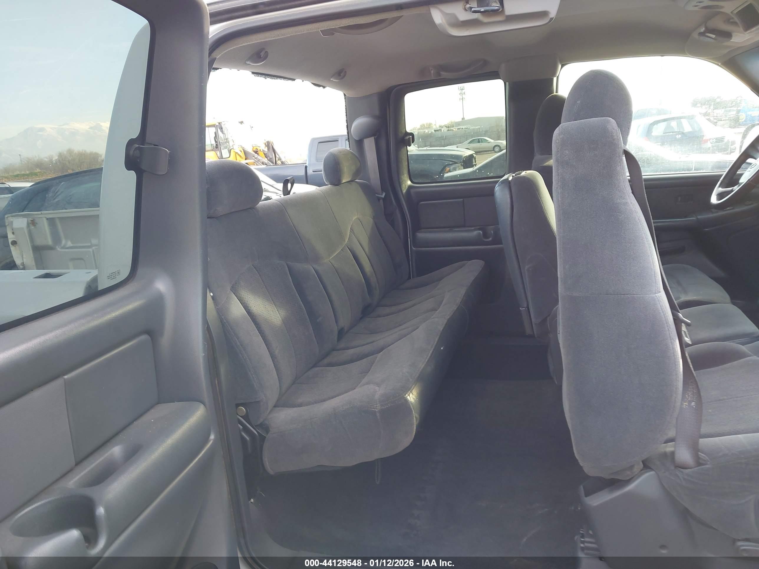 CHEVROLET SILVERADO image 8
