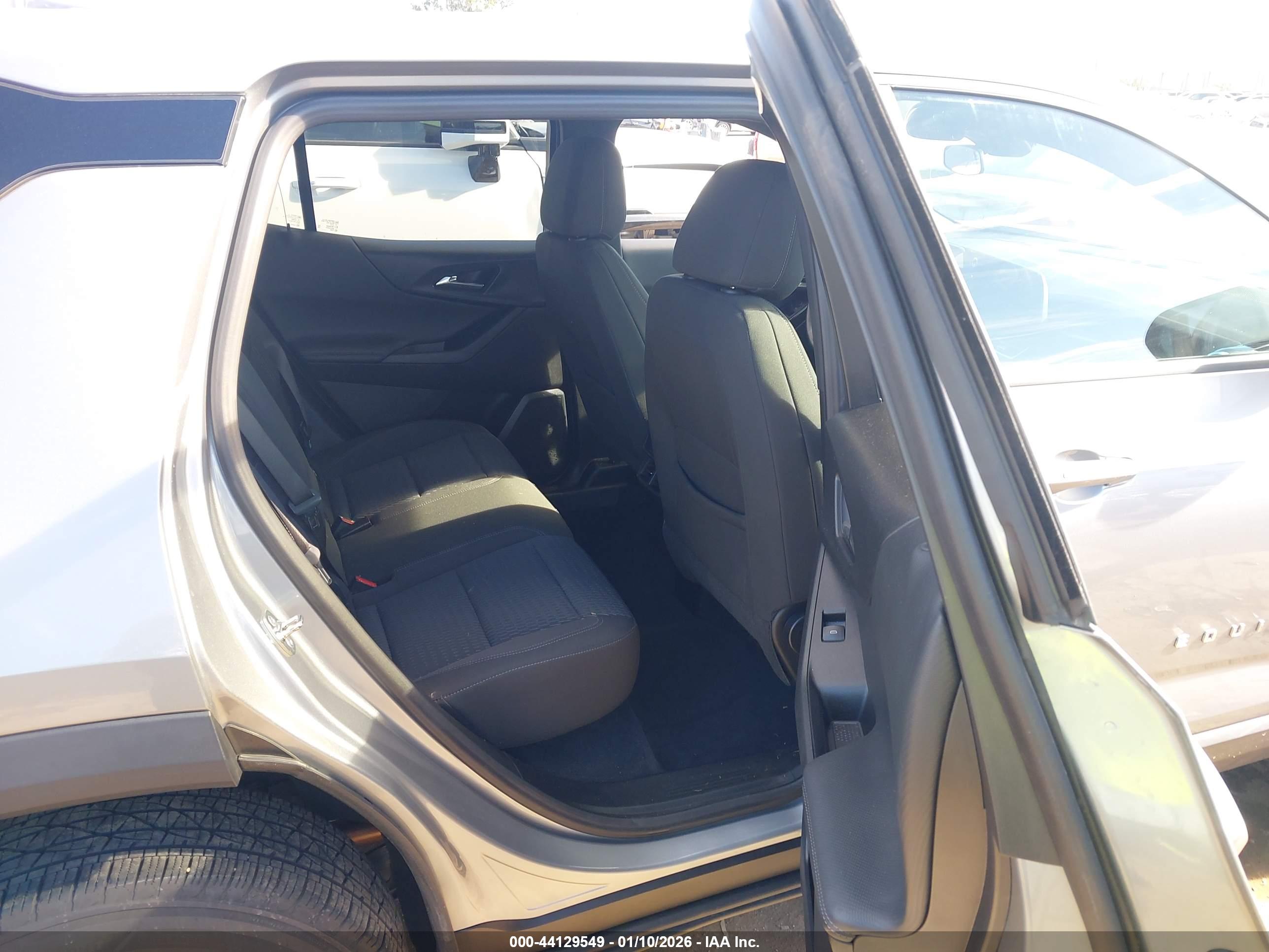 CHEVROLET EQUINOX image 8