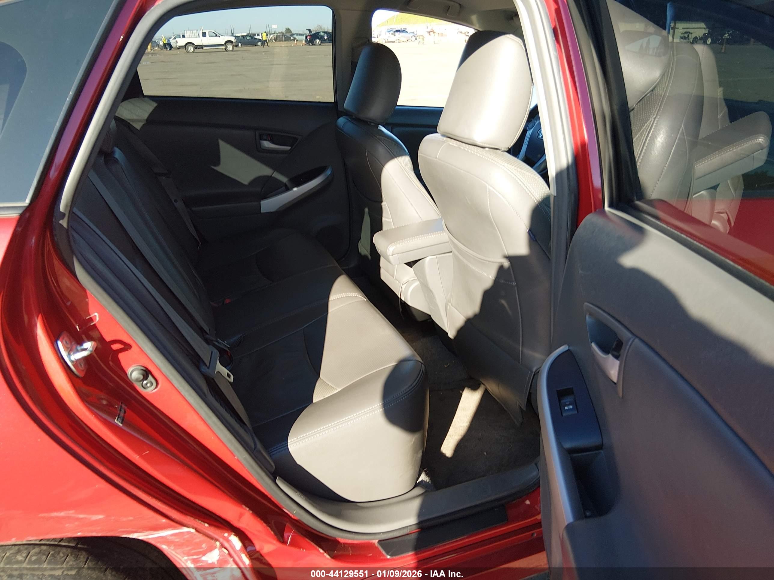 TOYOTA PRIUS image 8