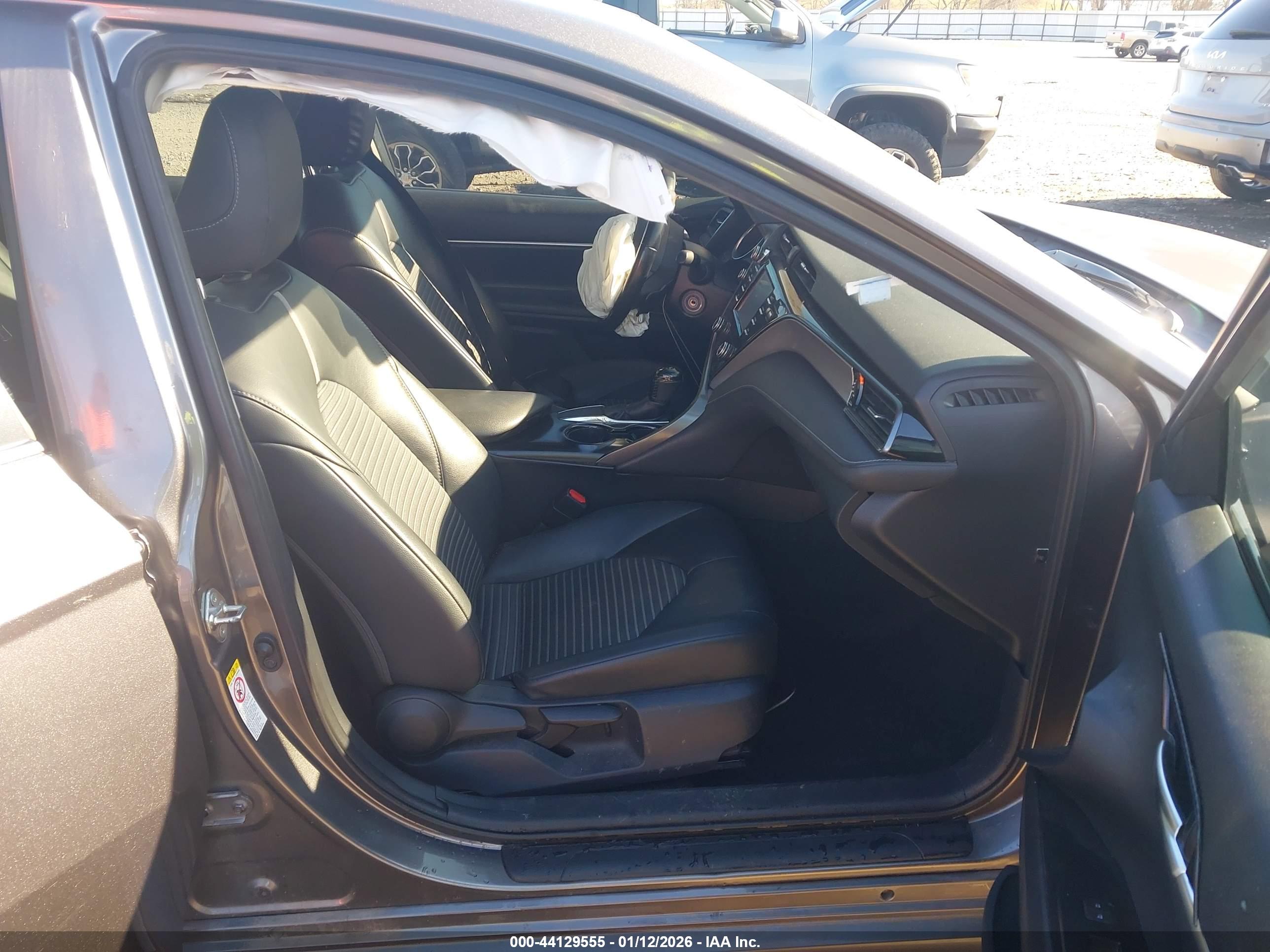 TOYOTA CAMRY image 5