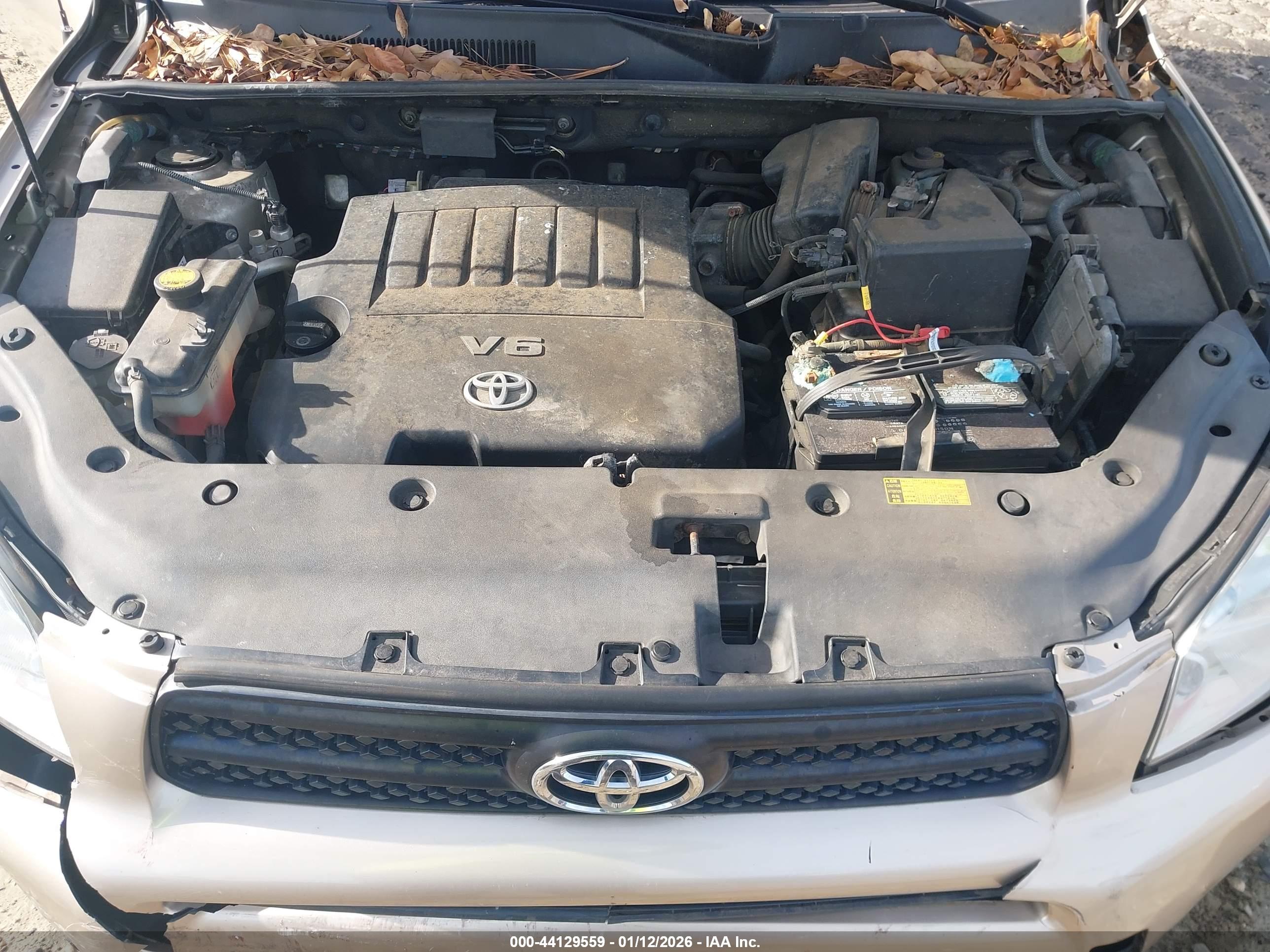 TOYOTA RAV4 image 10