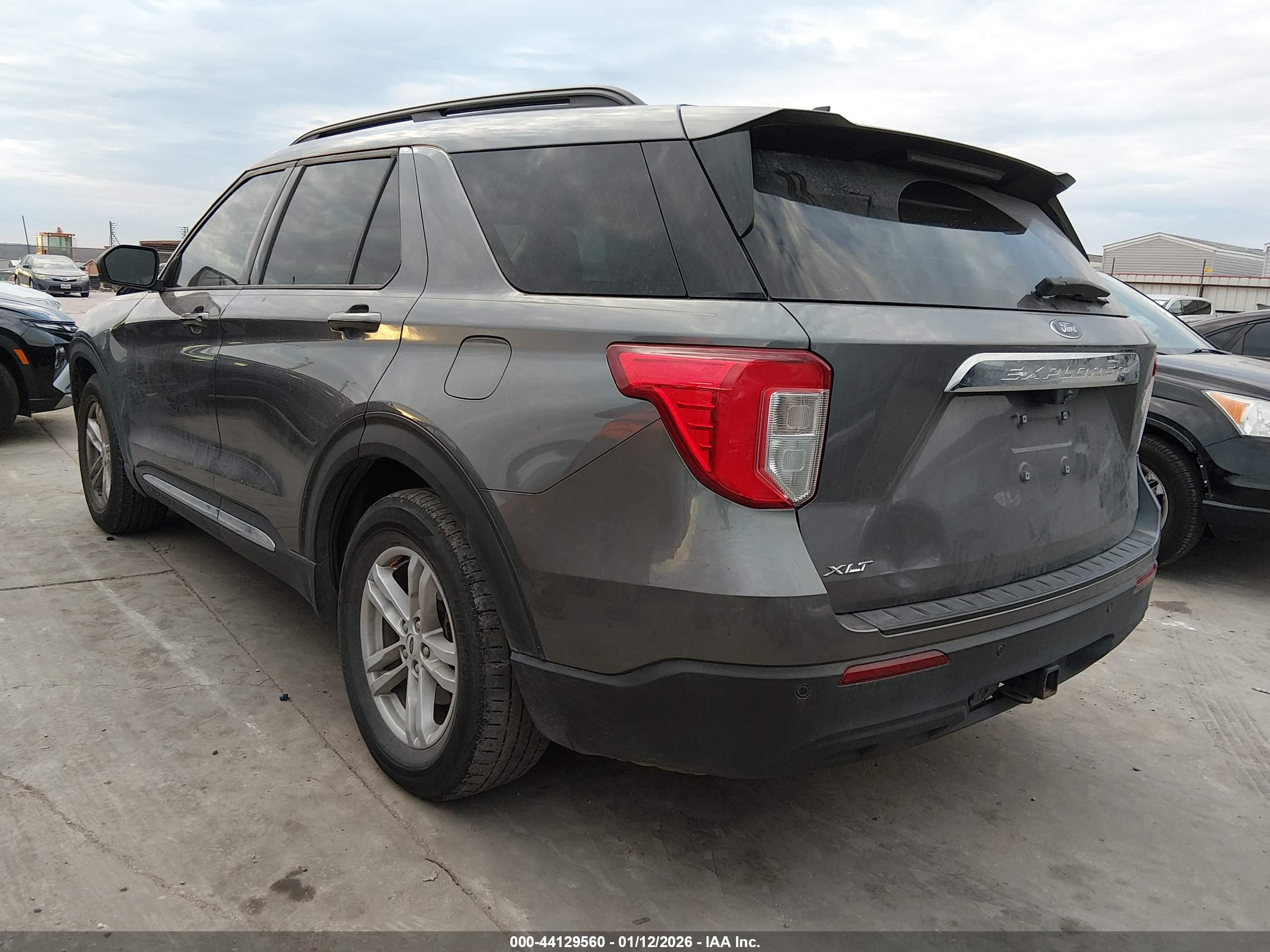 FORD EXPLORER image 3