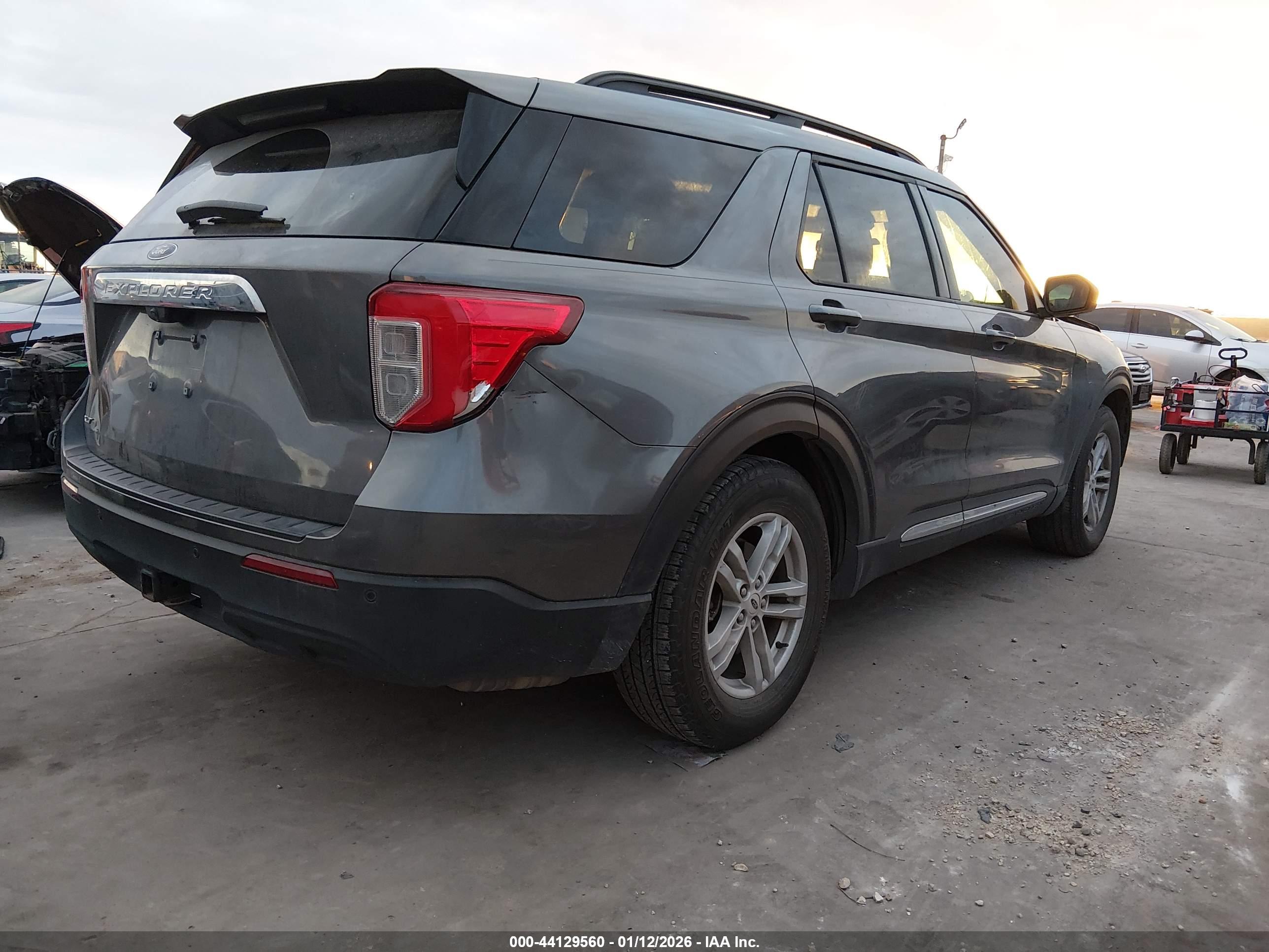 FORD EXPLORER image 4