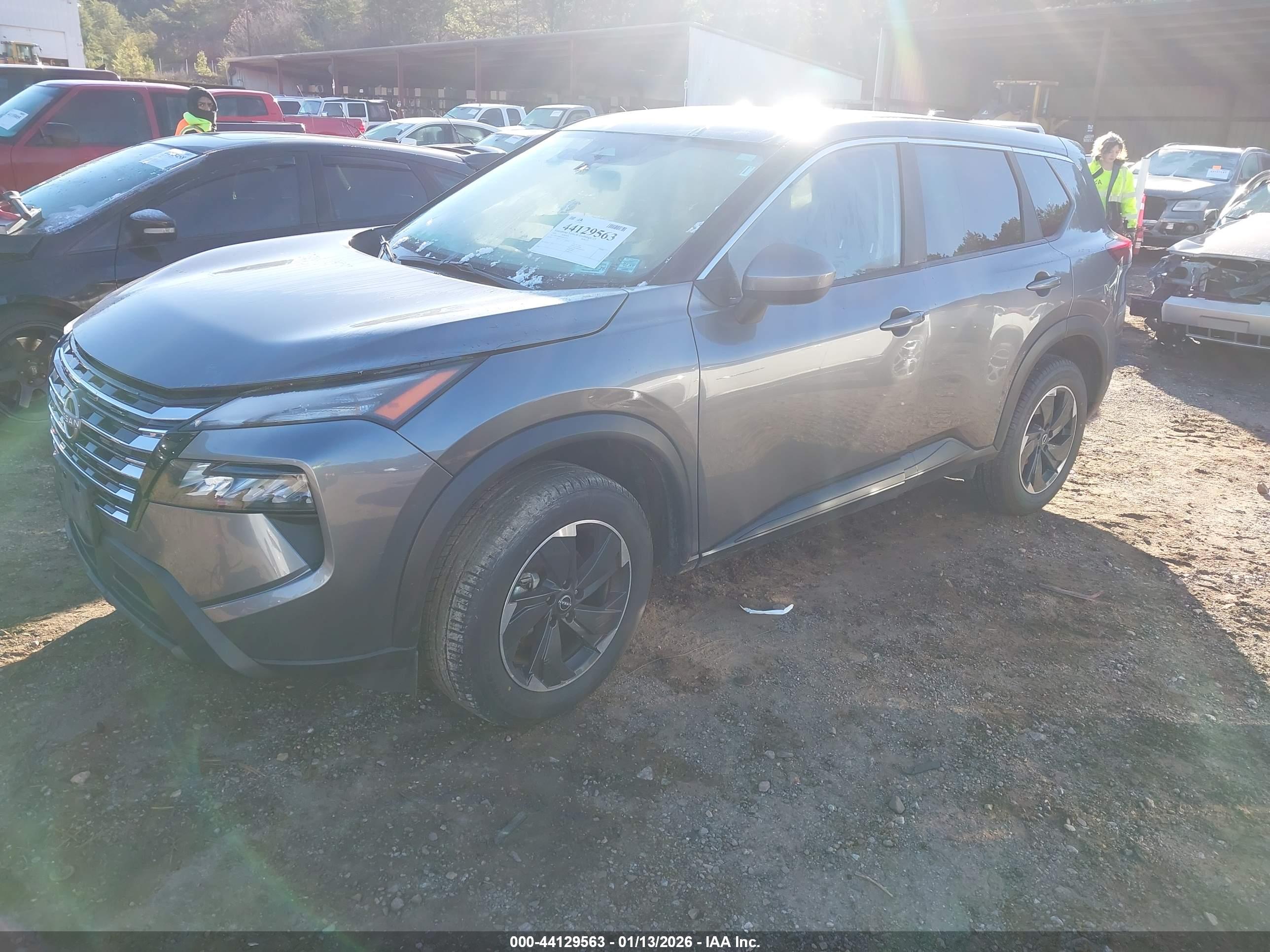 NISSAN ROGUE image 2