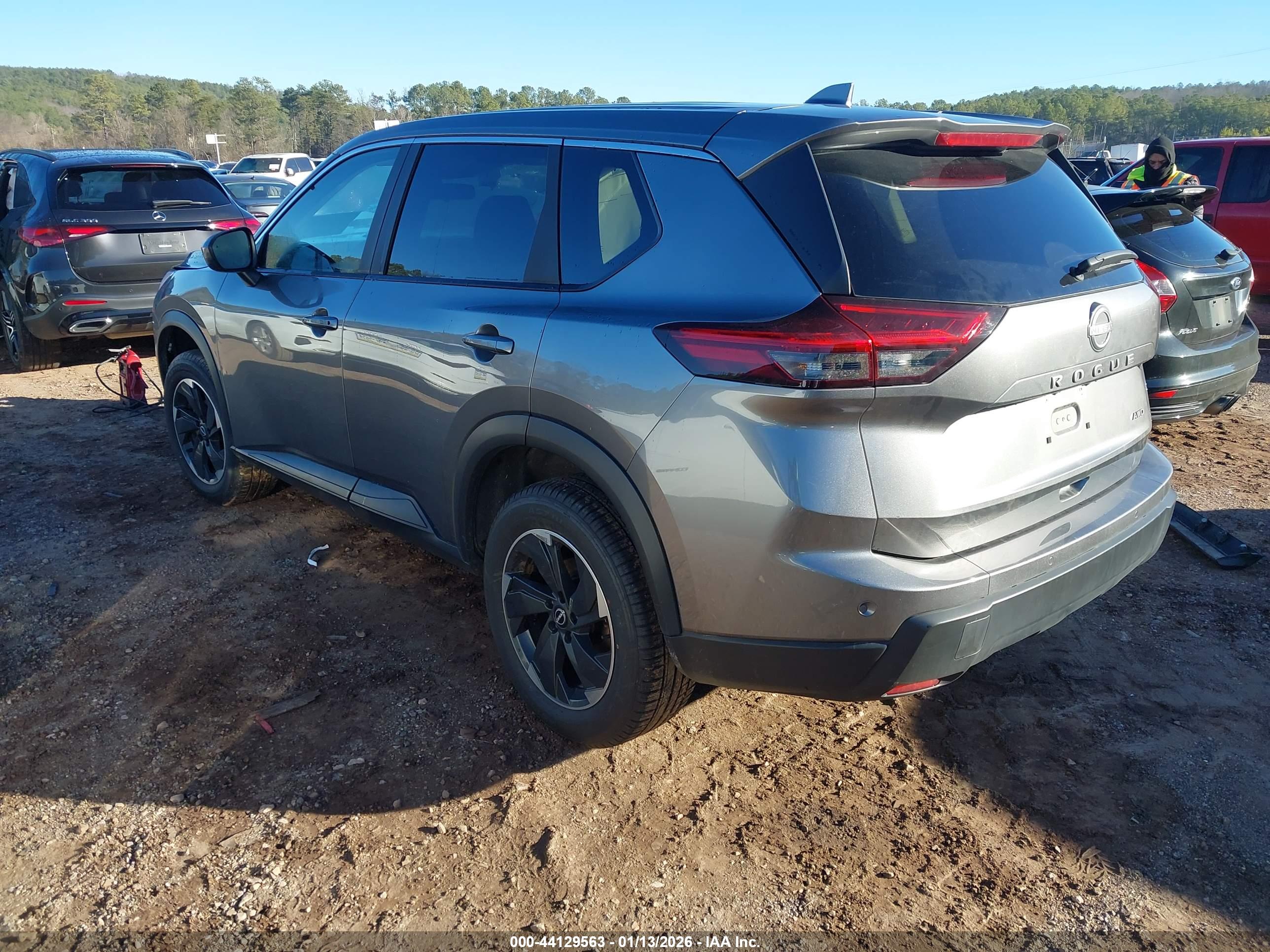 NISSAN ROGUE image 3