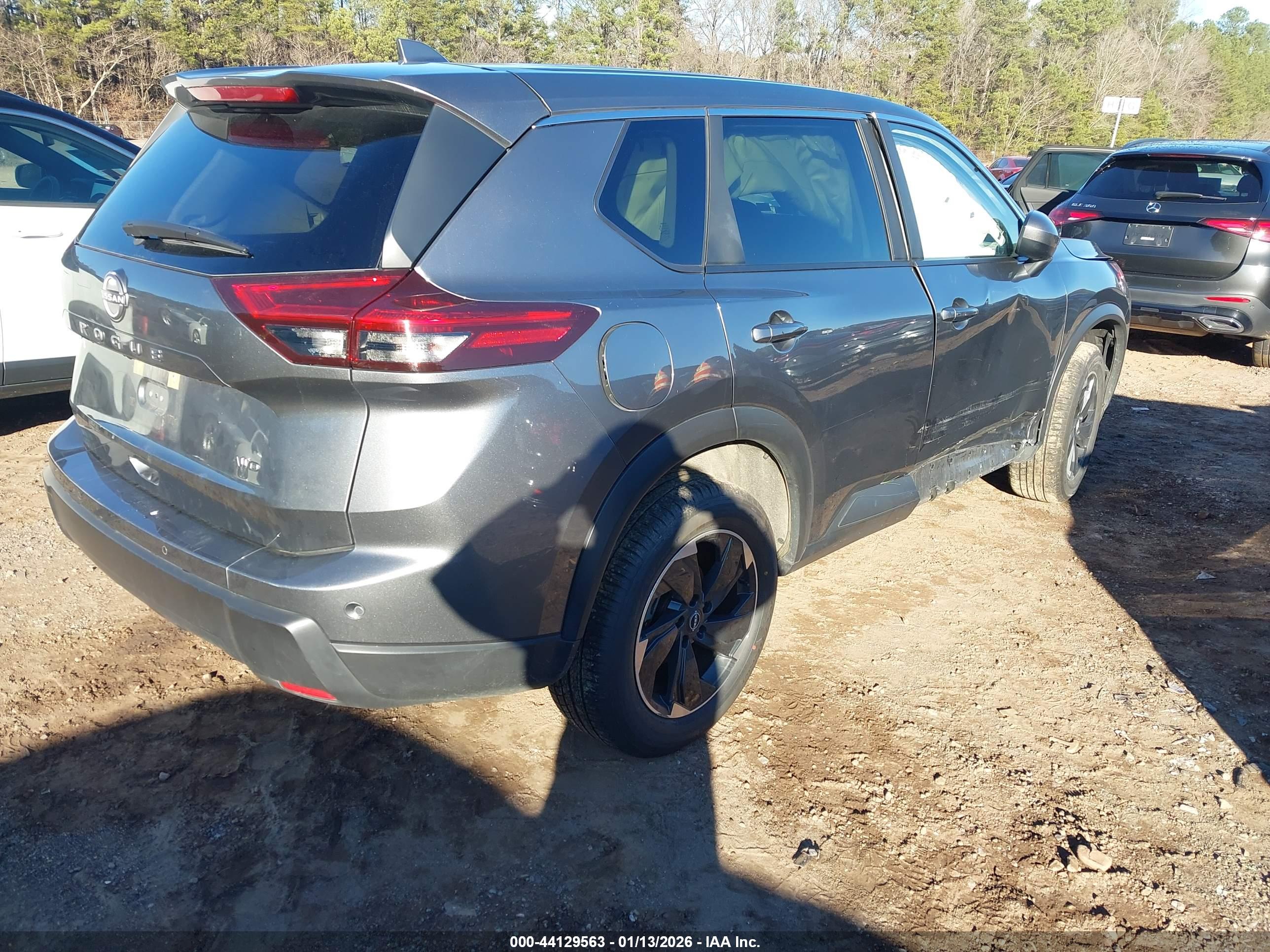 NISSAN ROGUE image 4
