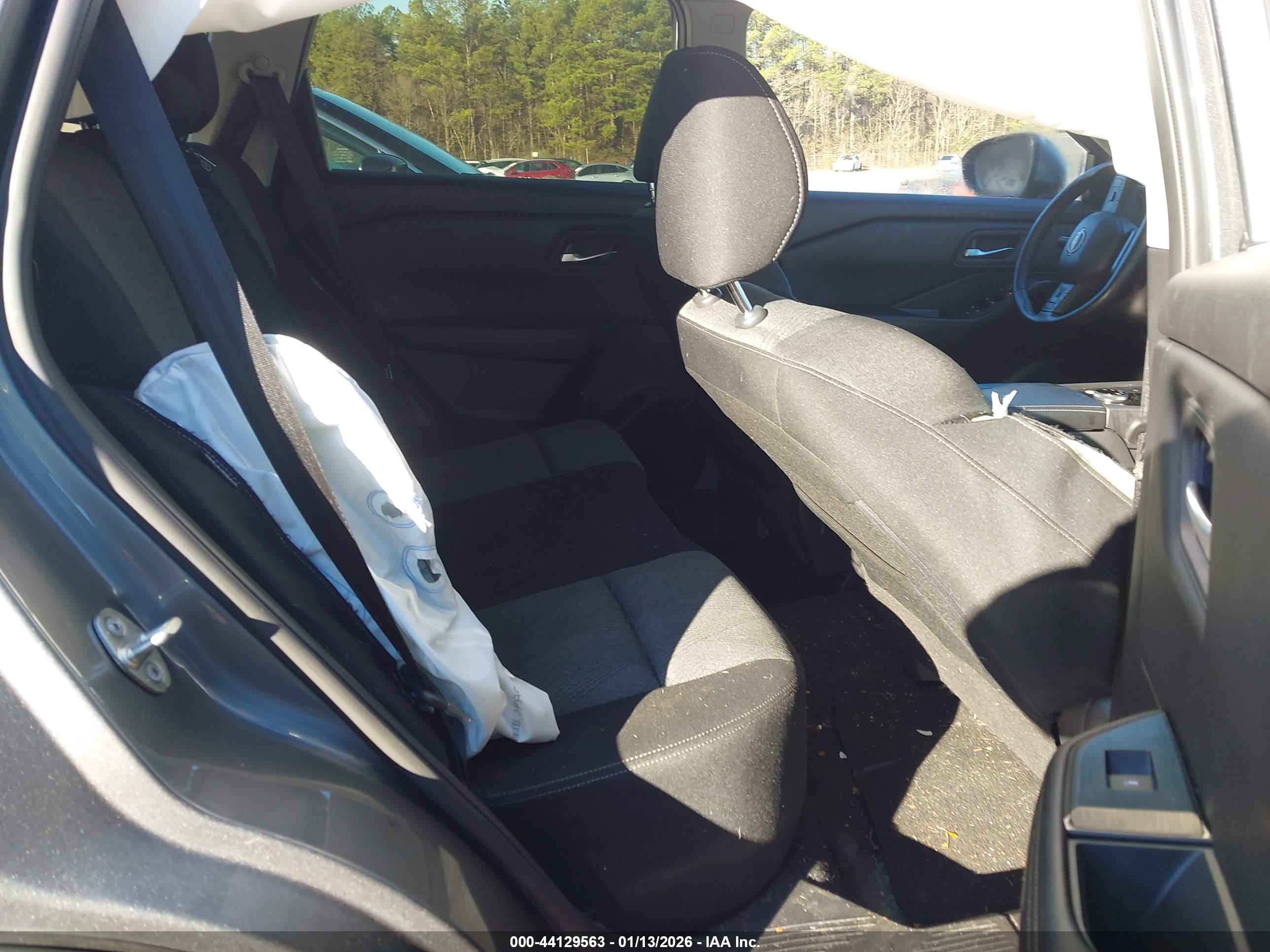 NISSAN ROGUE image 8