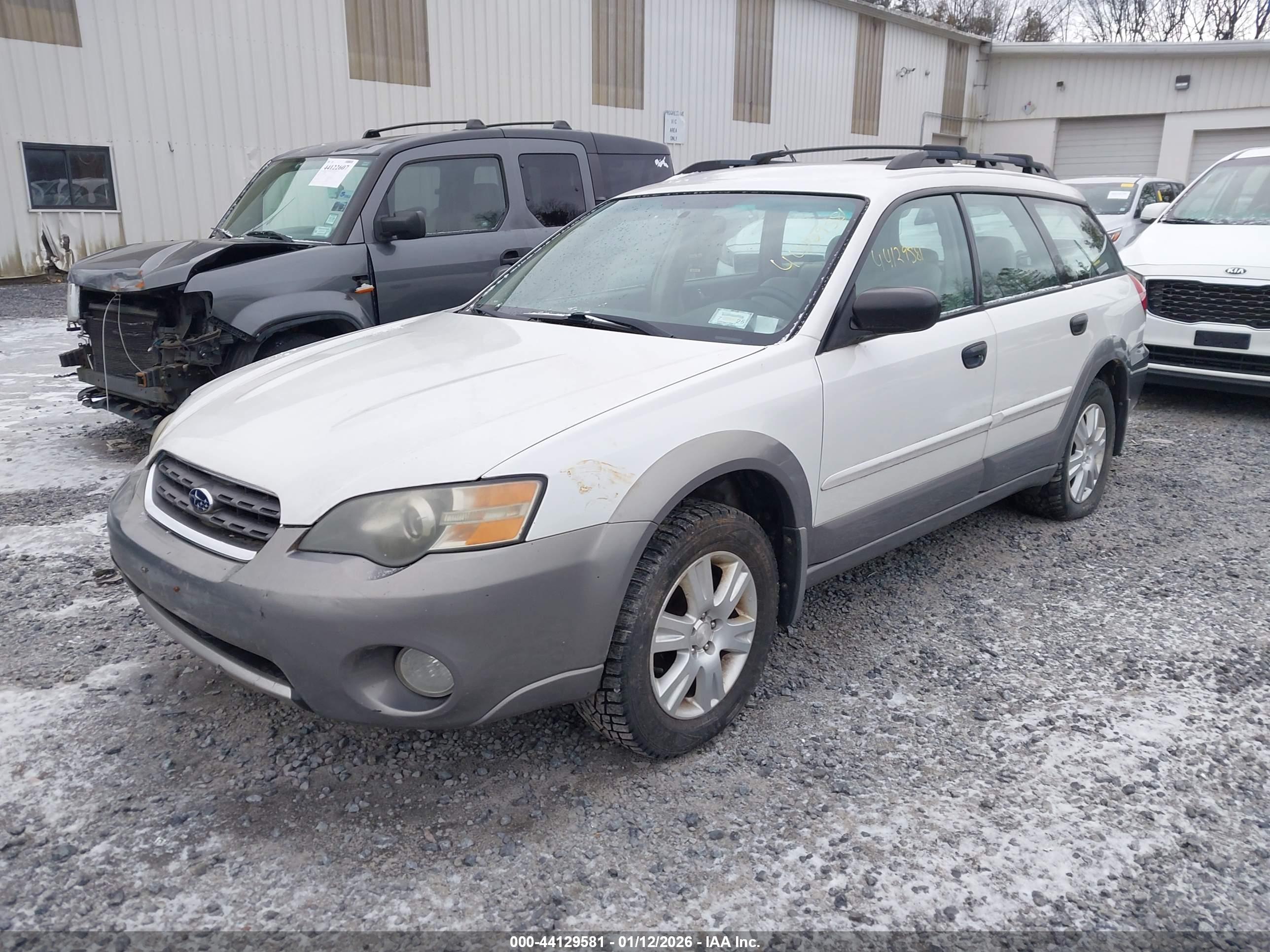 SUBARU OUTBACK image 2