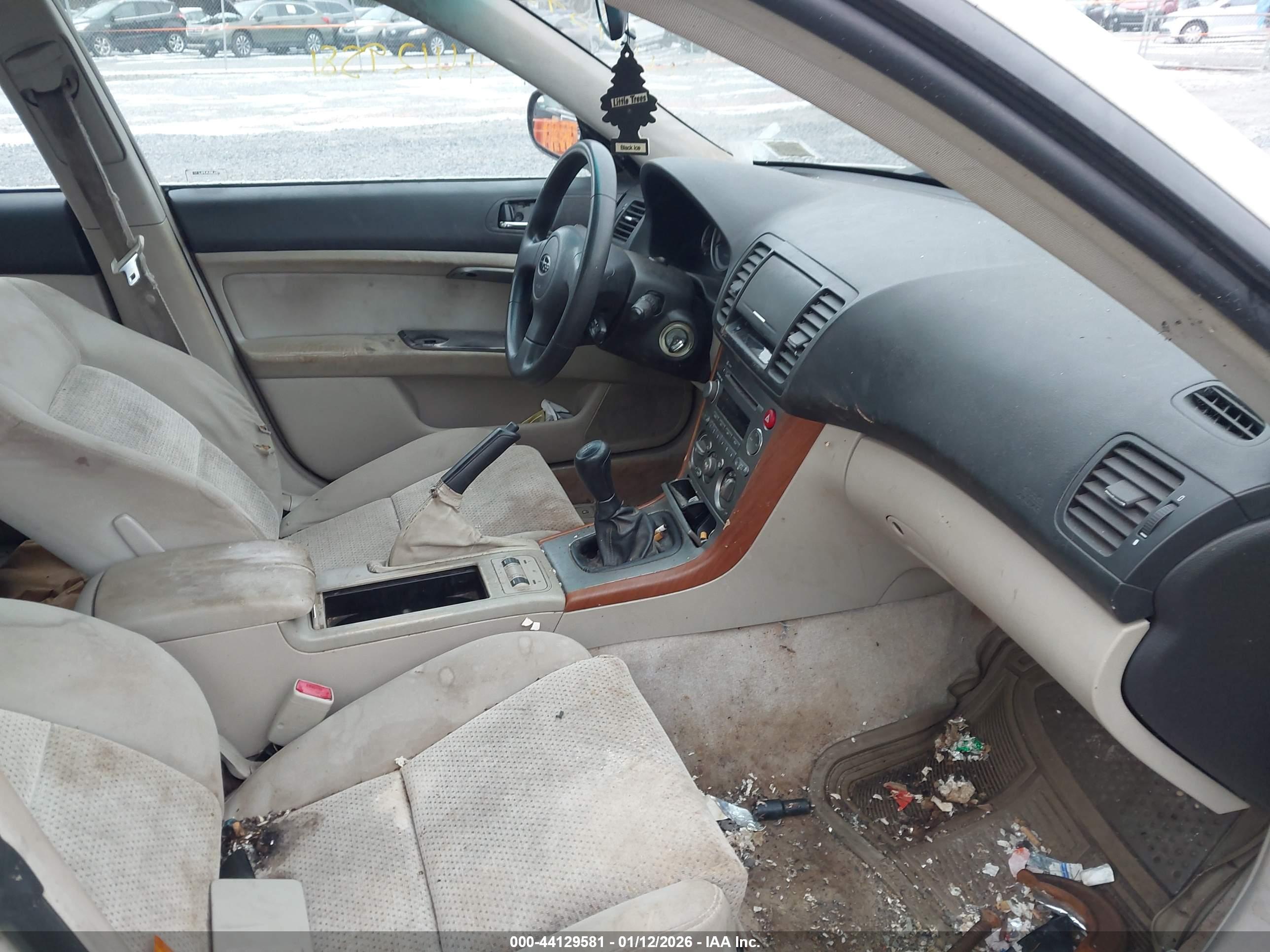 SUBARU OUTBACK image 5