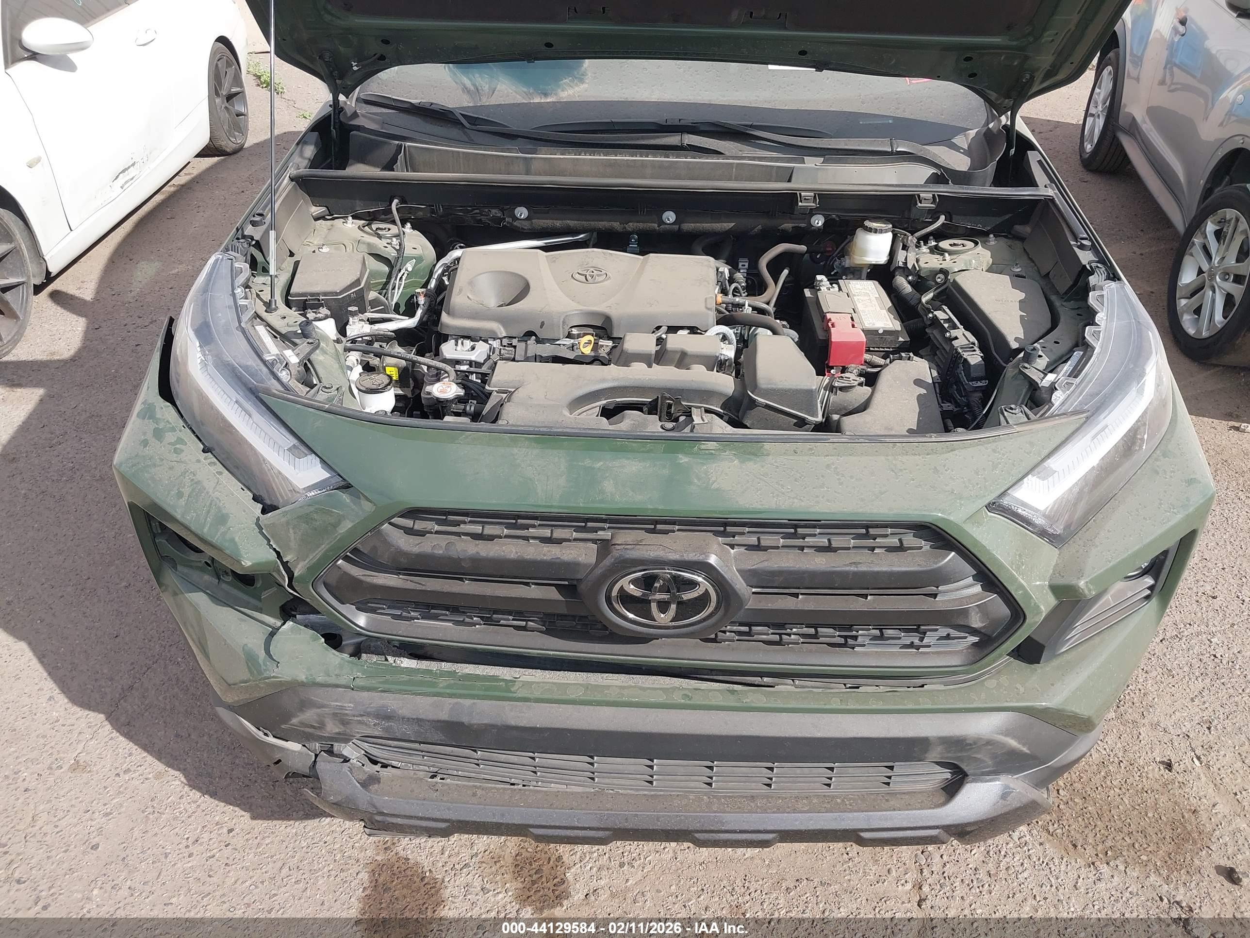 TOYOTA RAV4 image 10