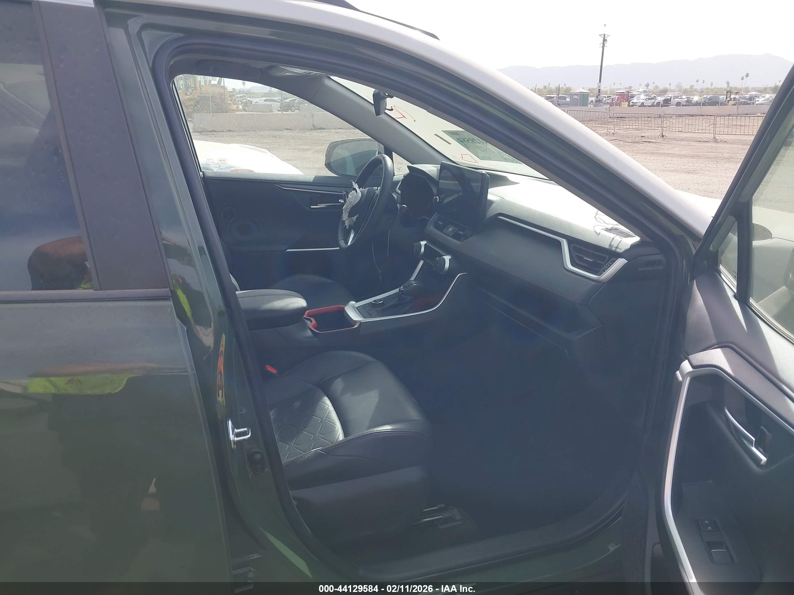 TOYOTA RAV4 image 5