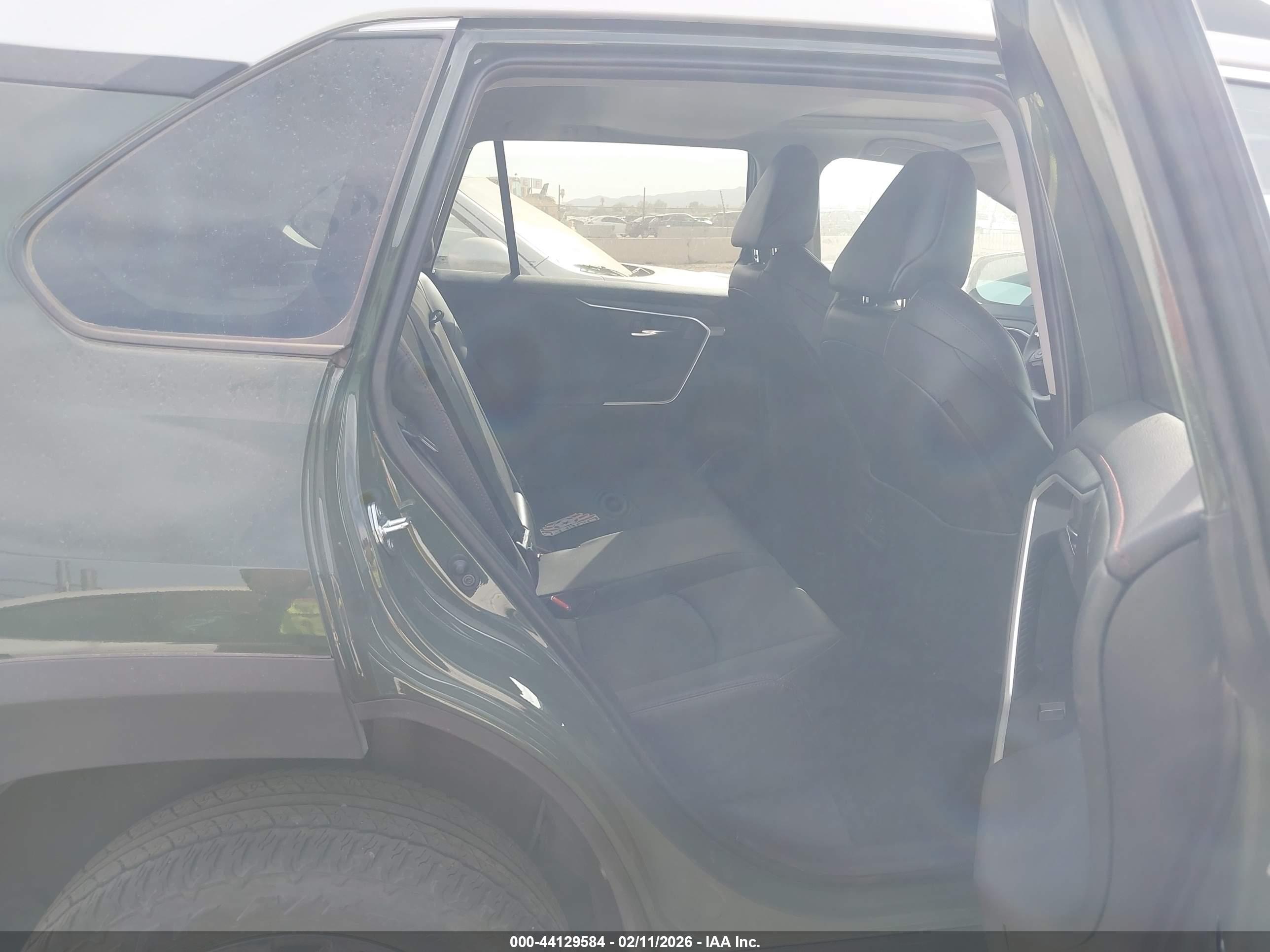 TOYOTA RAV4 image 8