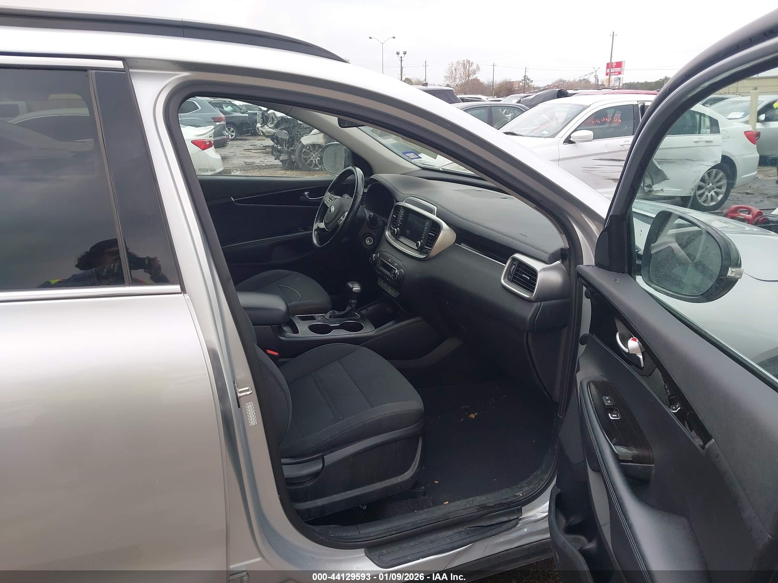 KIA SORENTO image 5