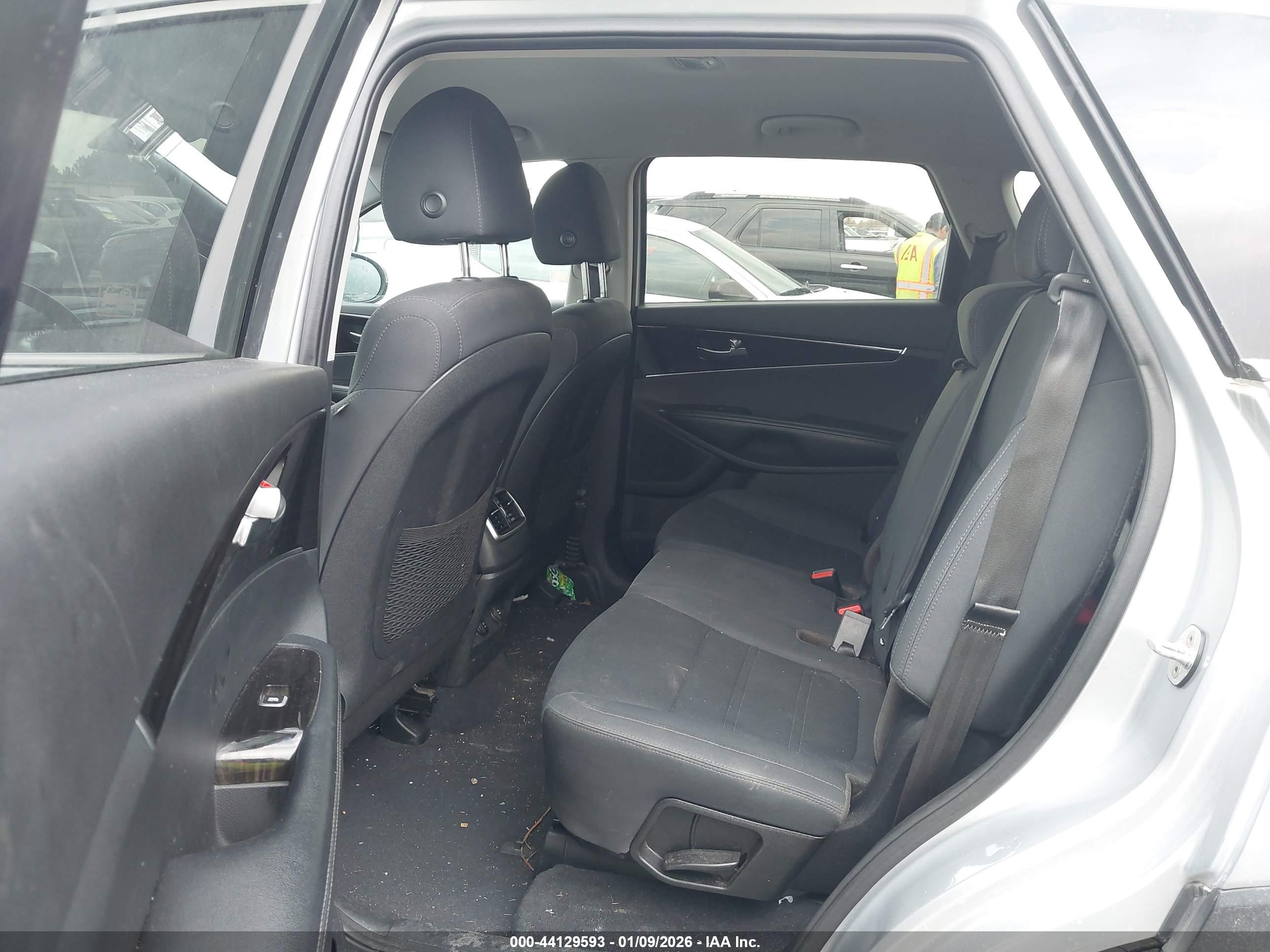 KIA SORENTO image 8
