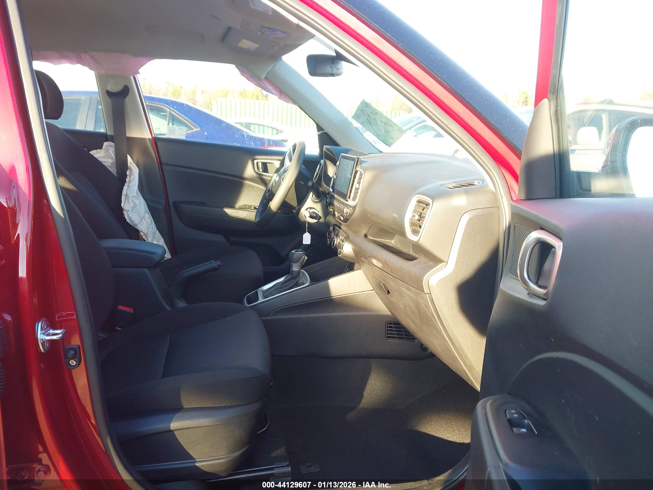 HYUNDAI VENUE image 5