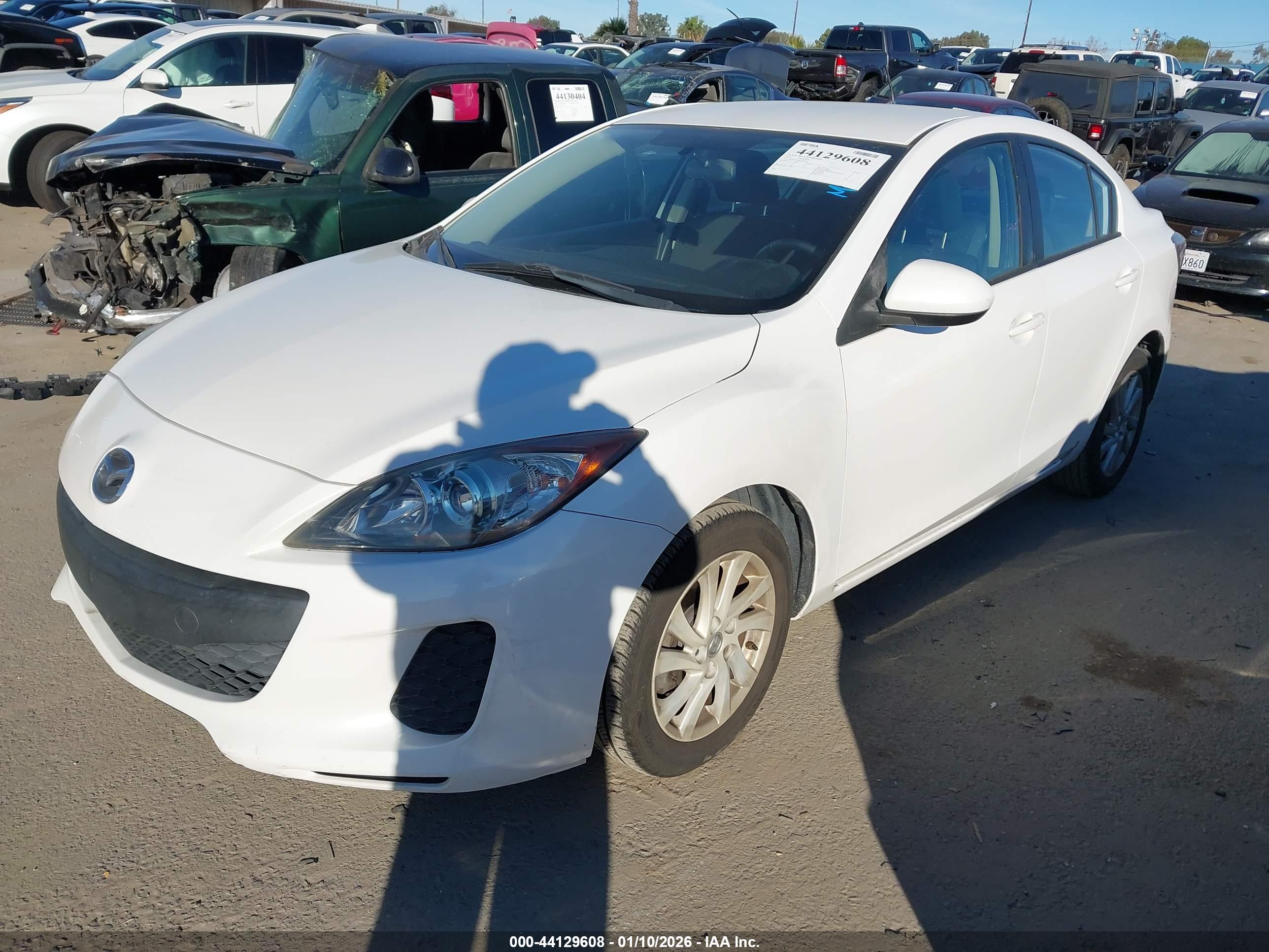 MAZDA 3 image 2