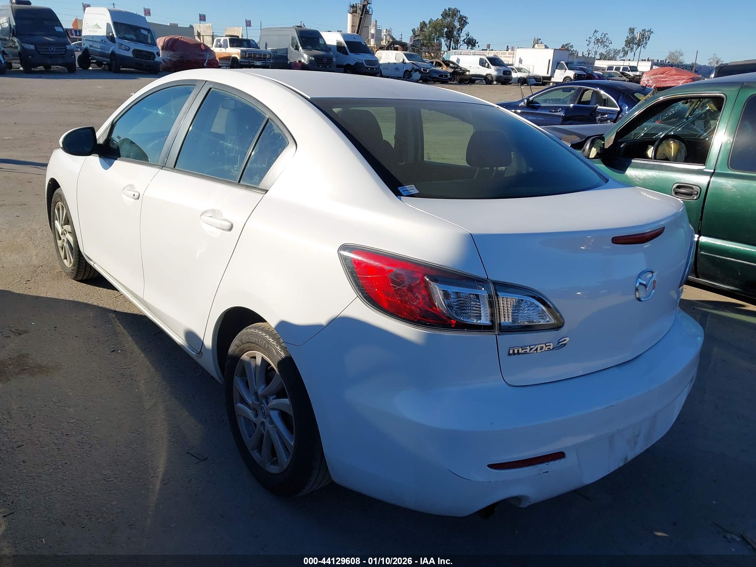 MAZDA 3 image 3