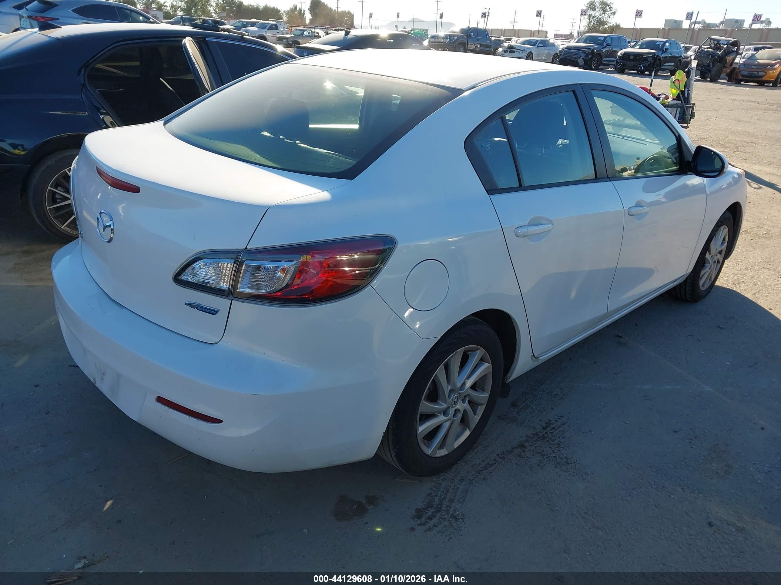 MAZDA 3 image 4
