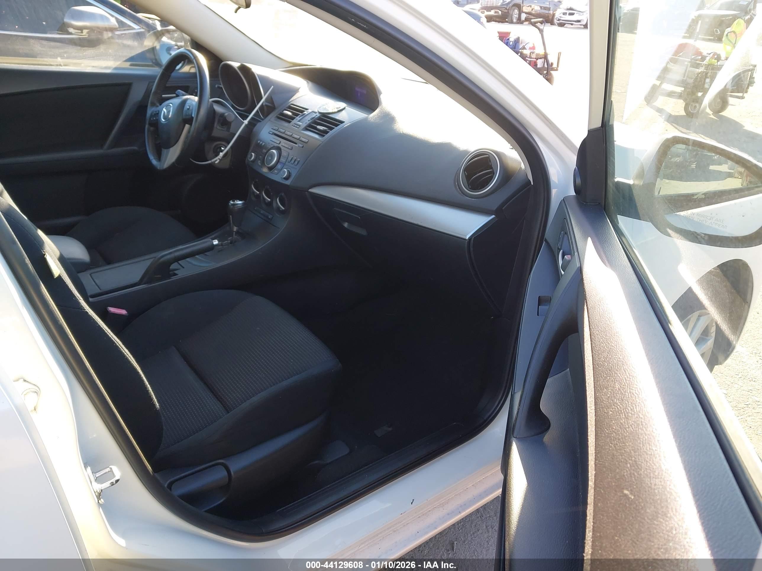 MAZDA 3 image 5