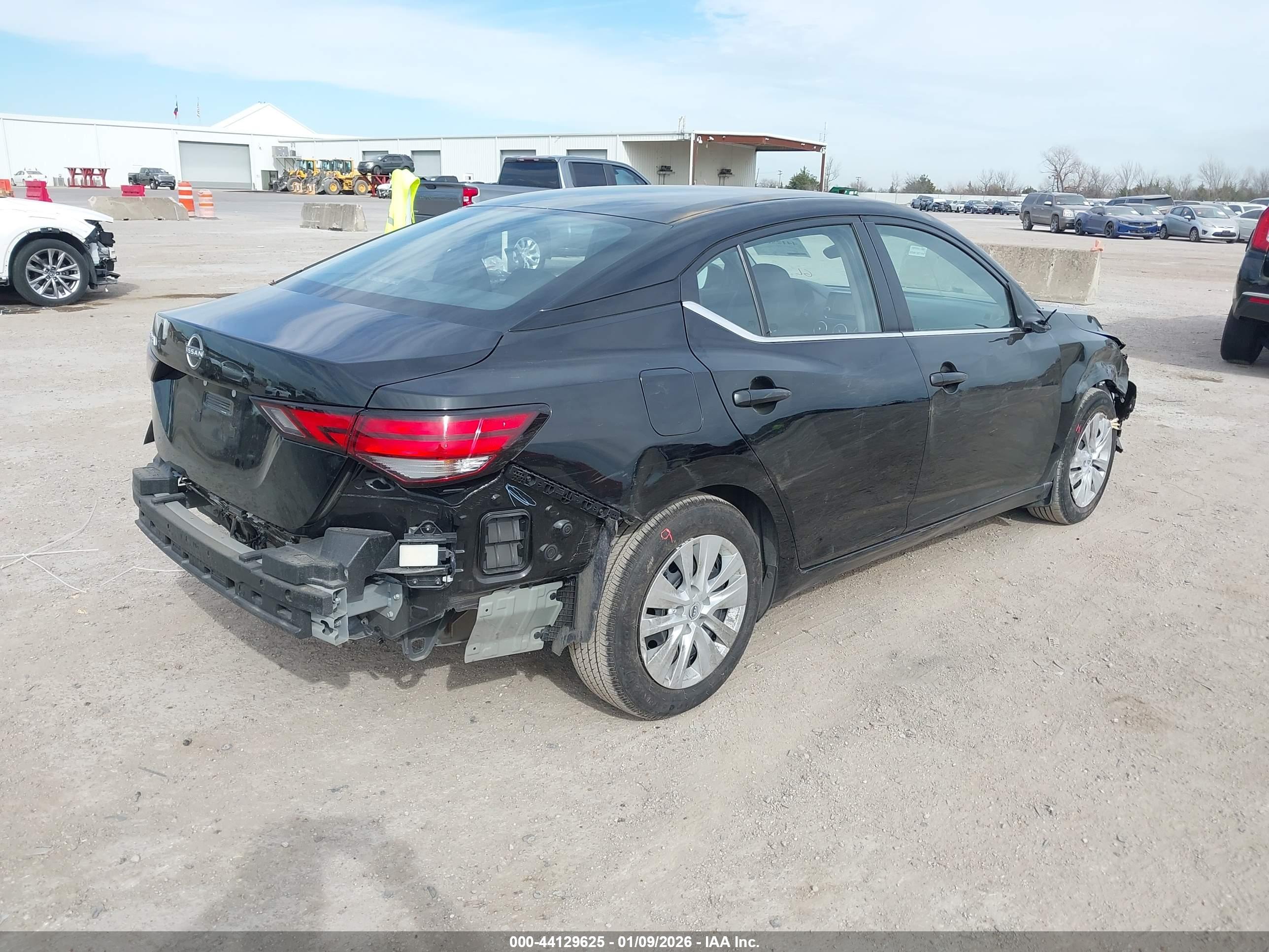NISSAN SENTRA image 4