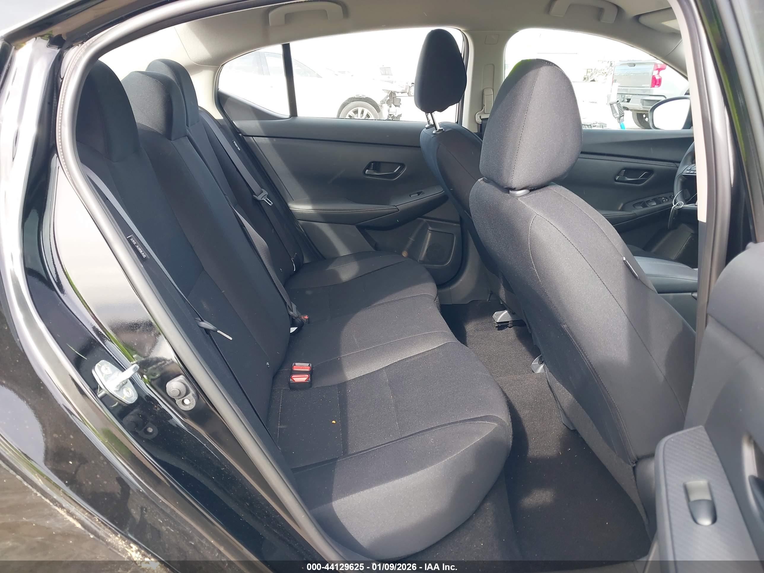 NISSAN SENTRA image 8