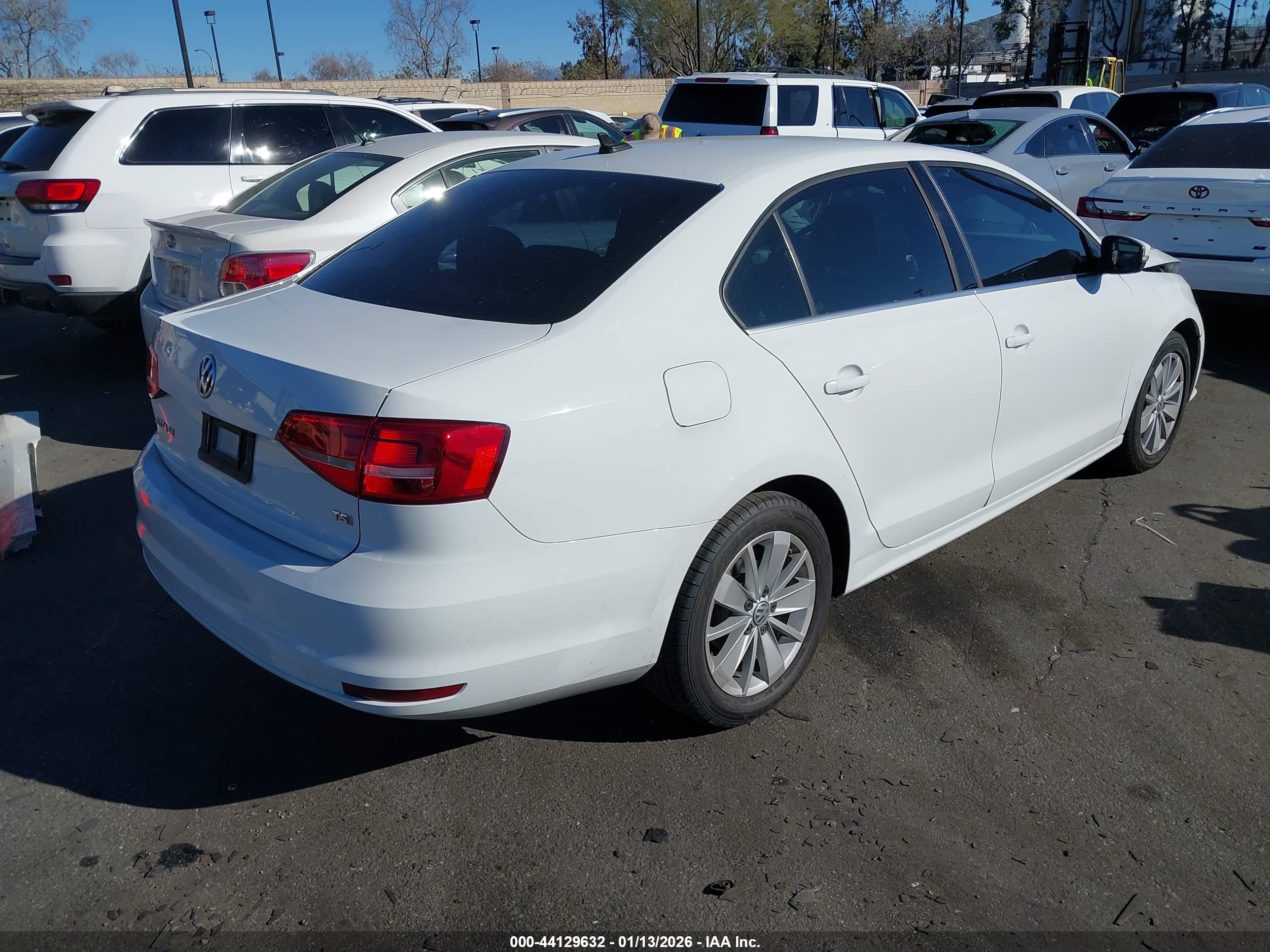 VOLKSWAGEN JETTA image 4