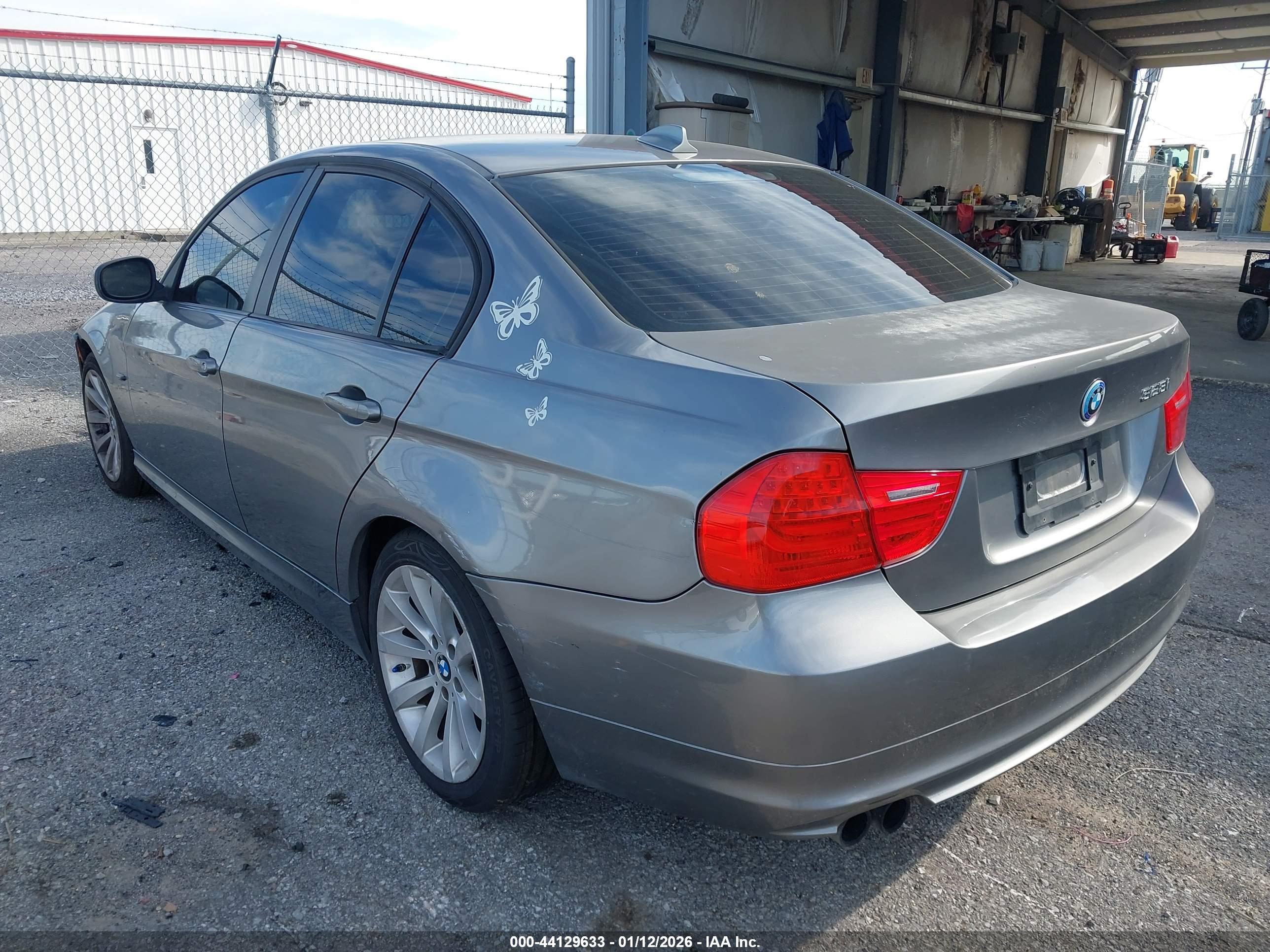 BMW 328I image 3