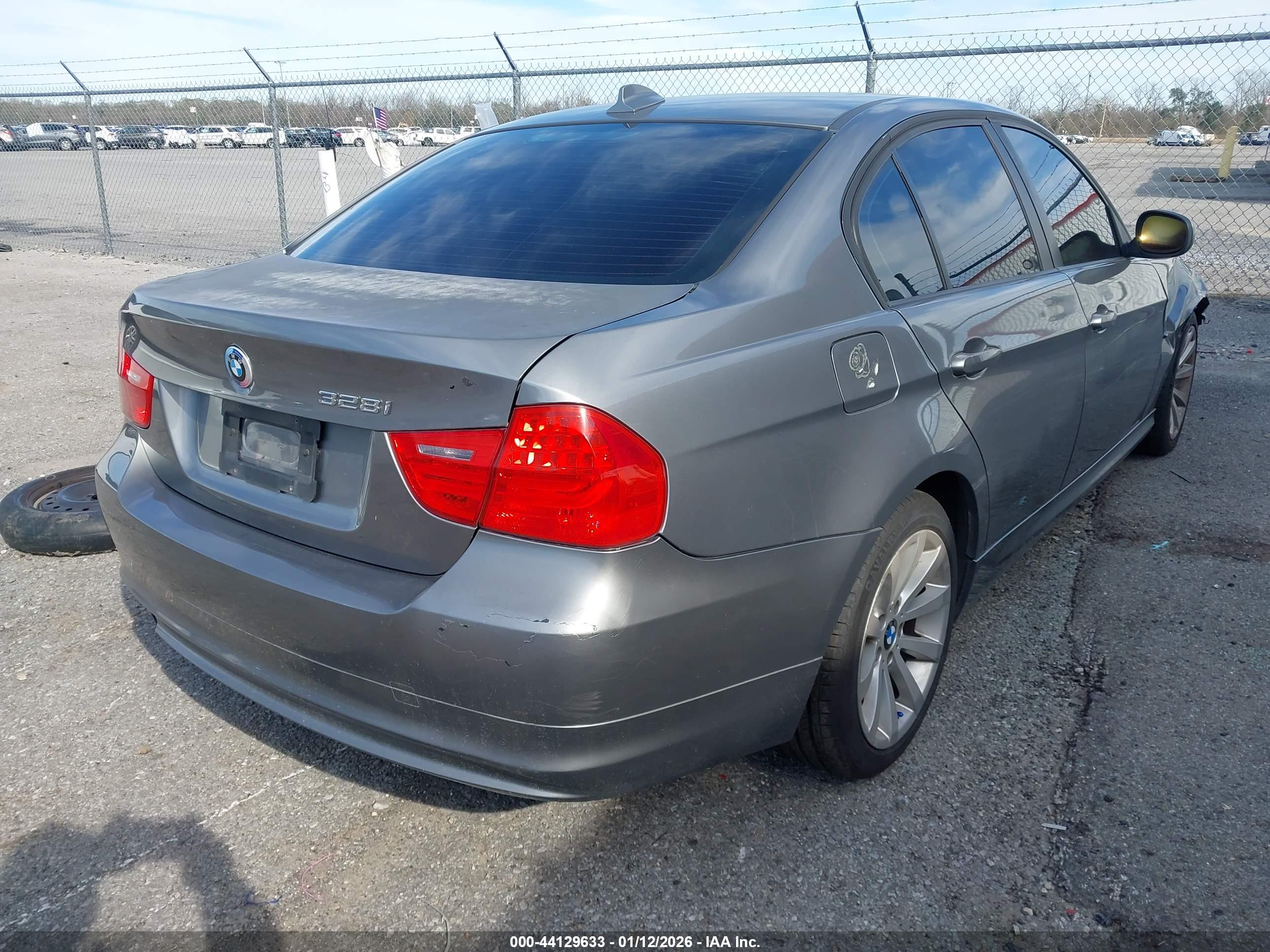 BMW 328I image 4