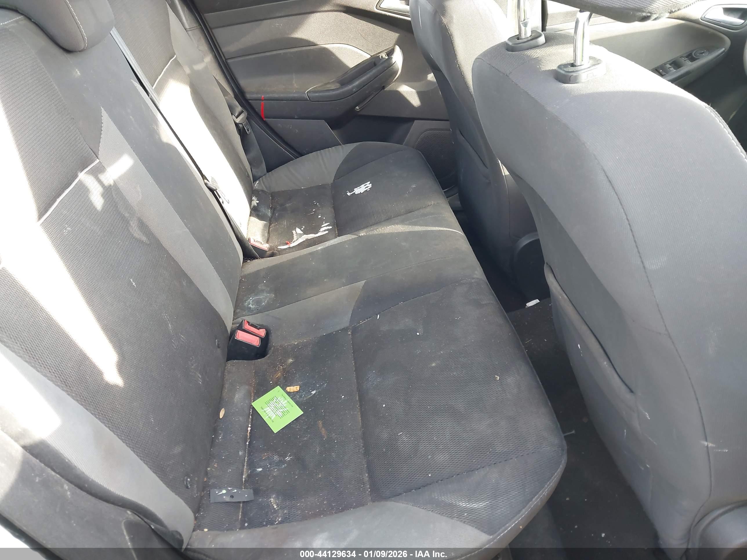 FORD FOCUS image 8