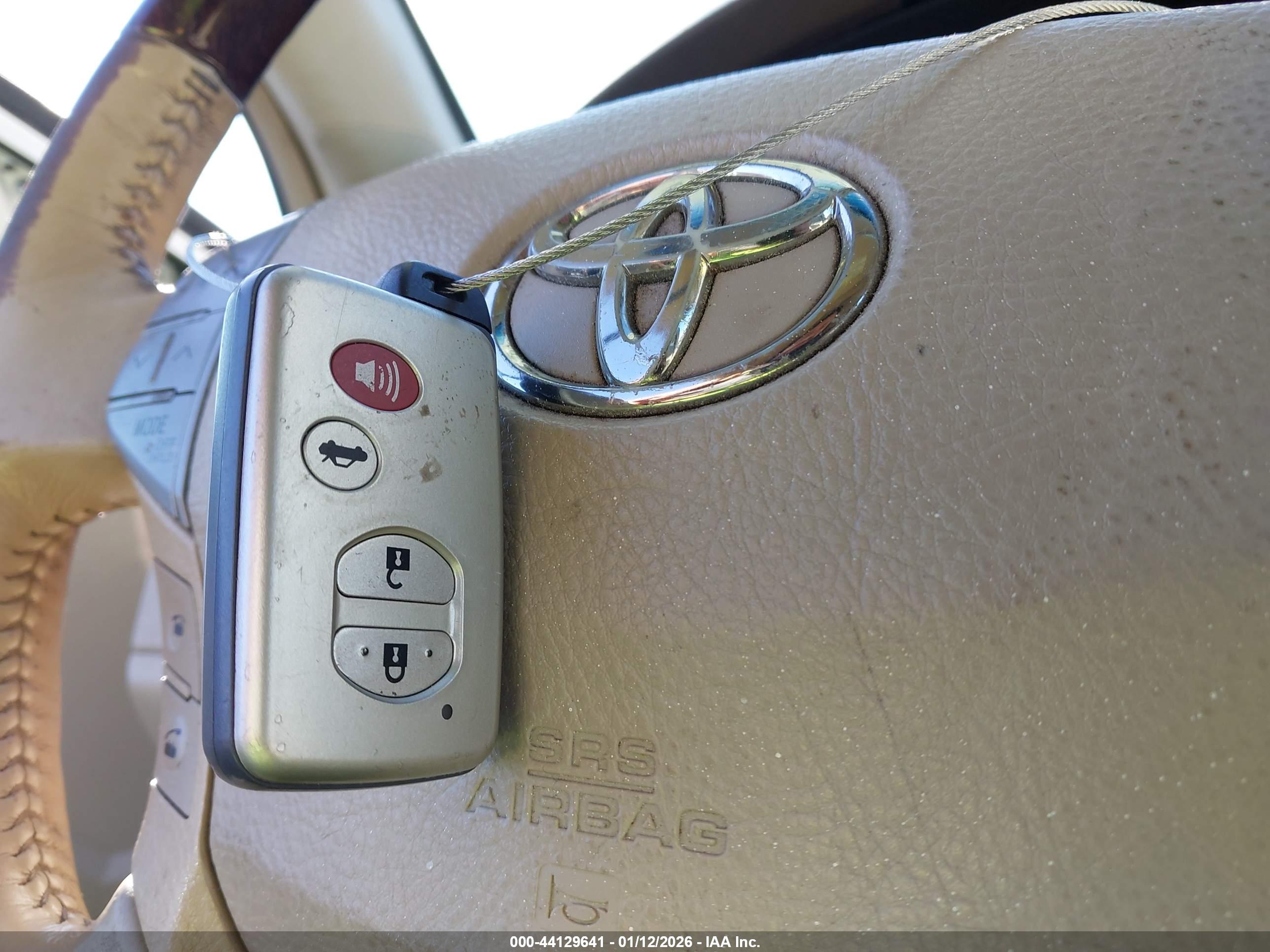 TOYOTA AVALON image 11