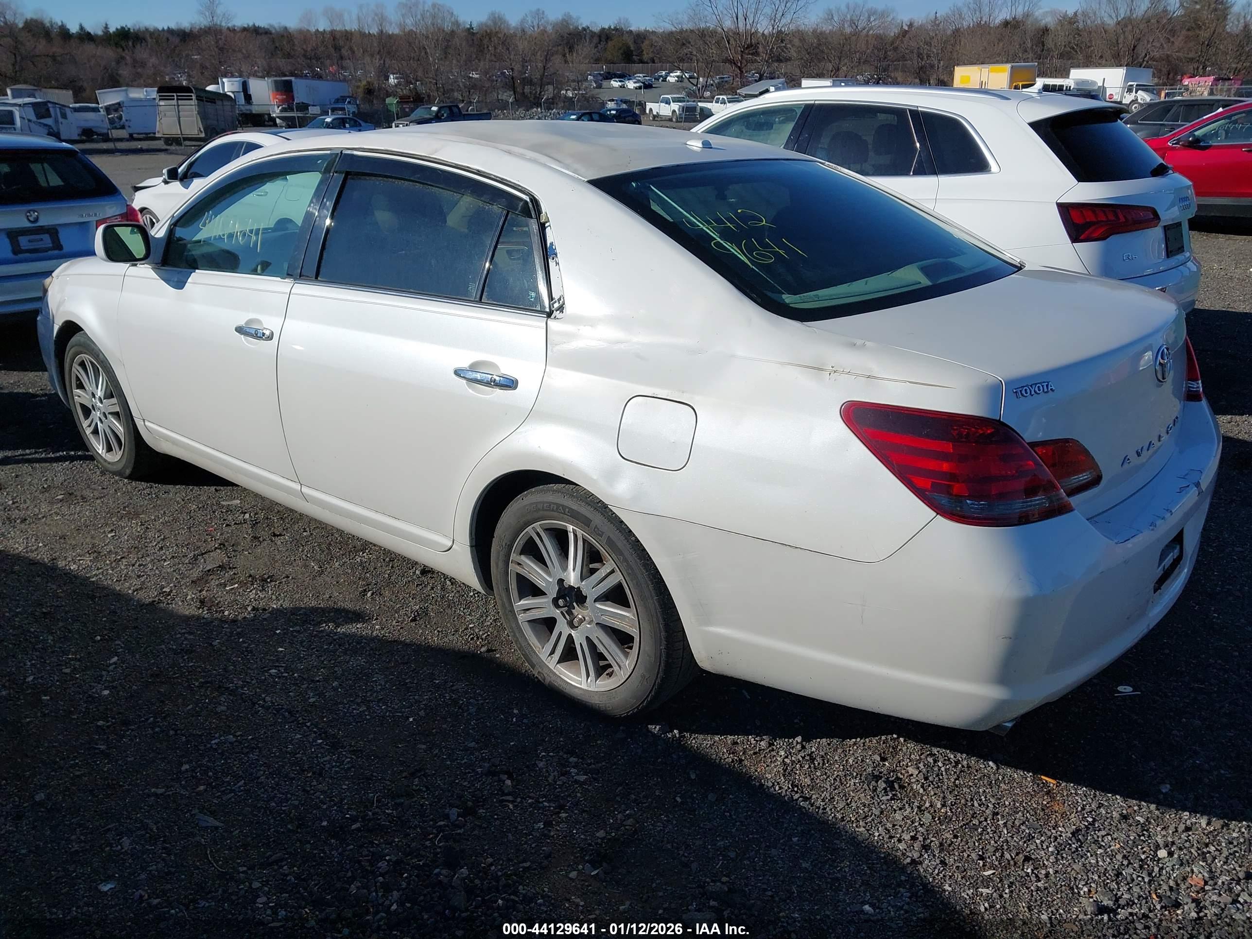 TOYOTA AVALON image 3