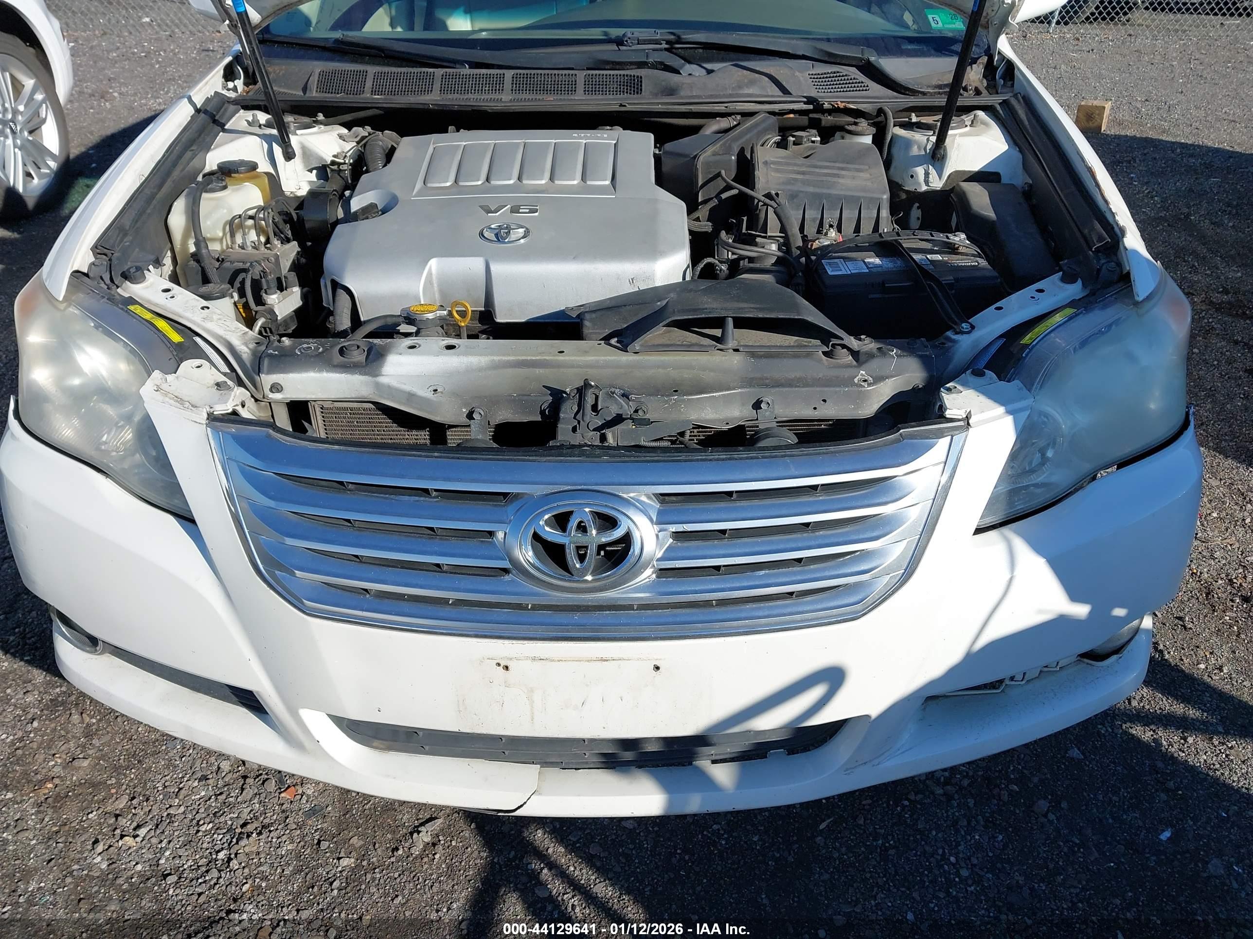 TOYOTA AVALON image 6